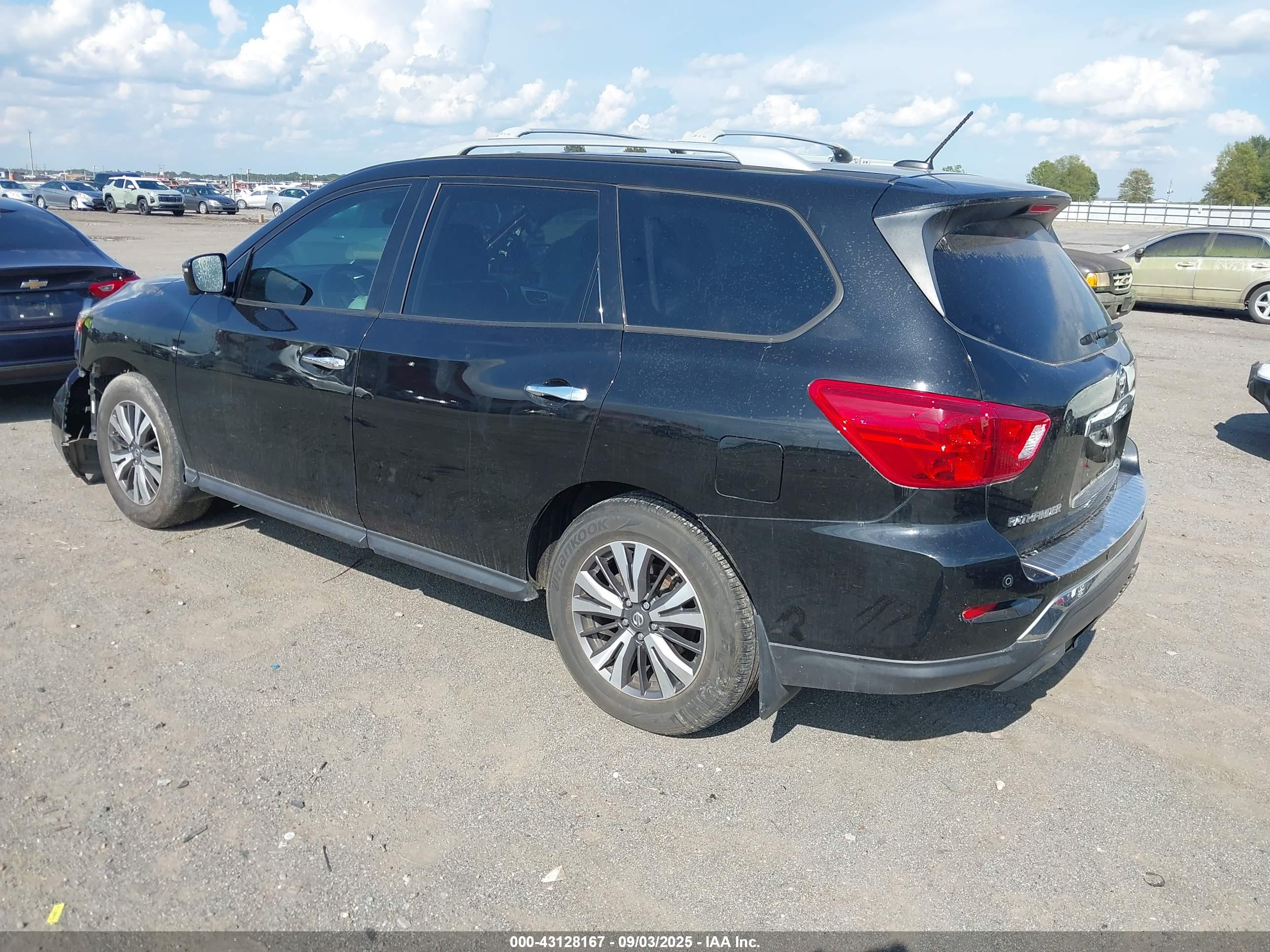 NISSAN PATHFINDER image 3