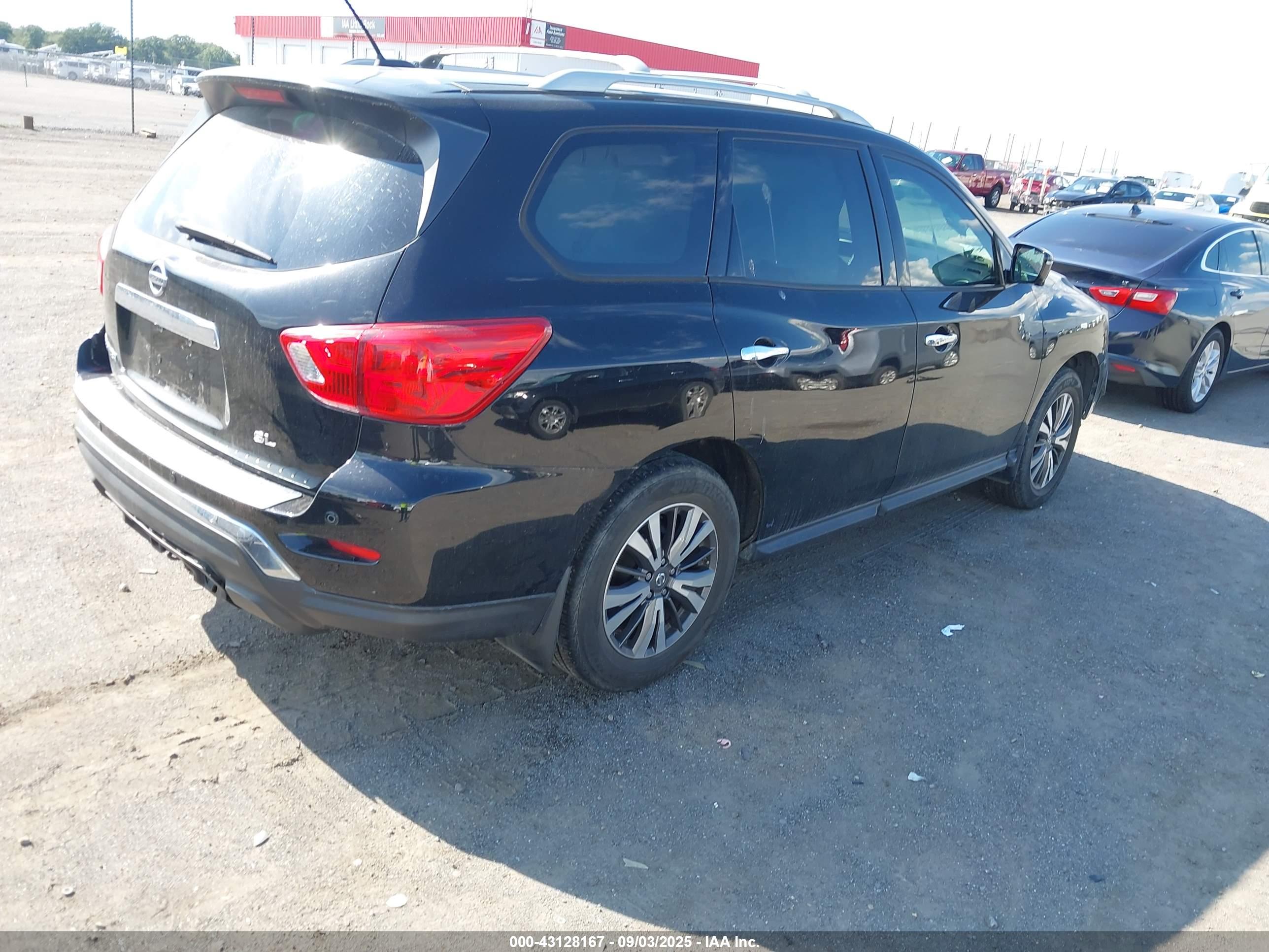 NISSAN PATHFINDER image 4