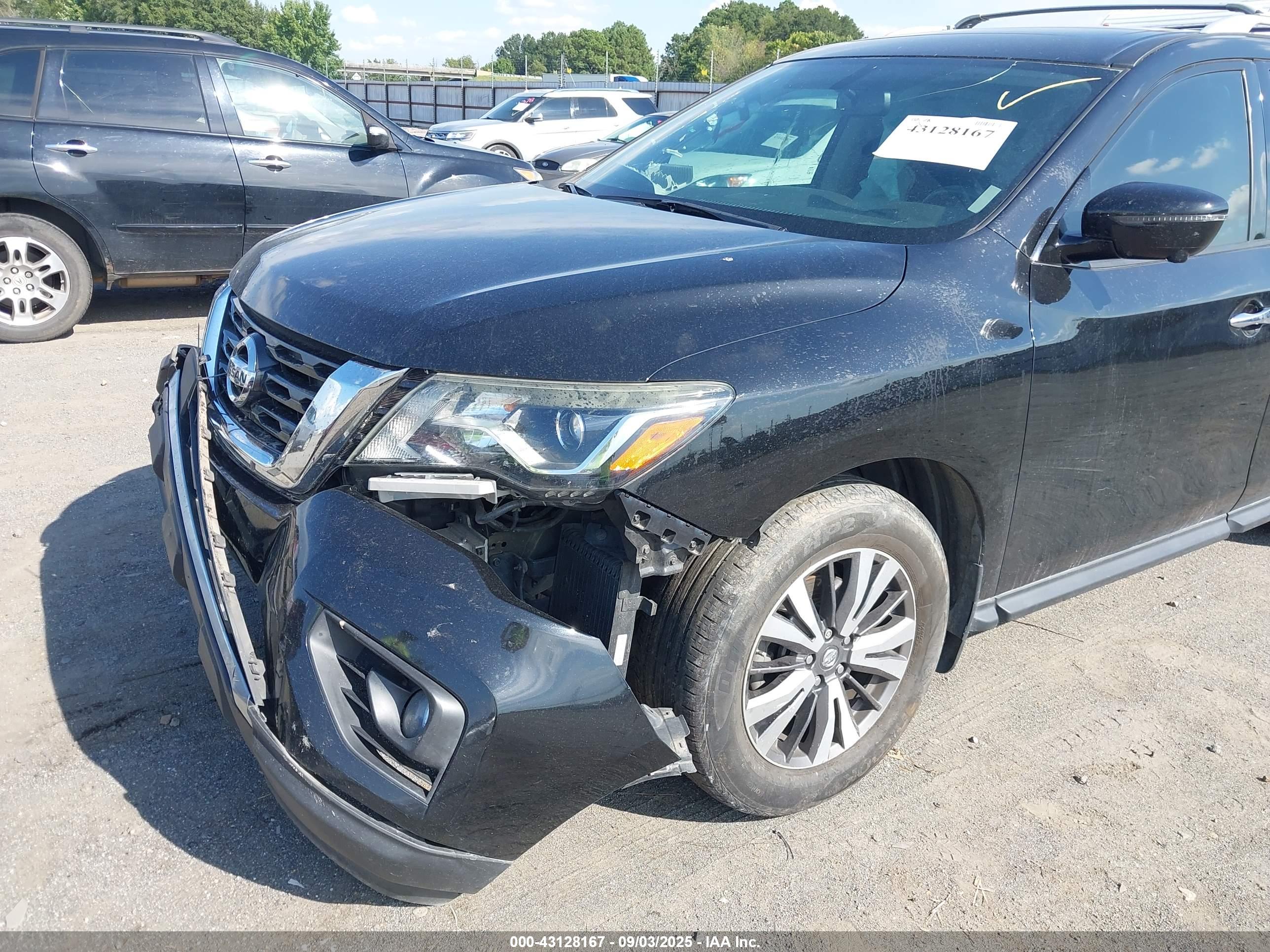 NISSAN PATHFINDER image 6