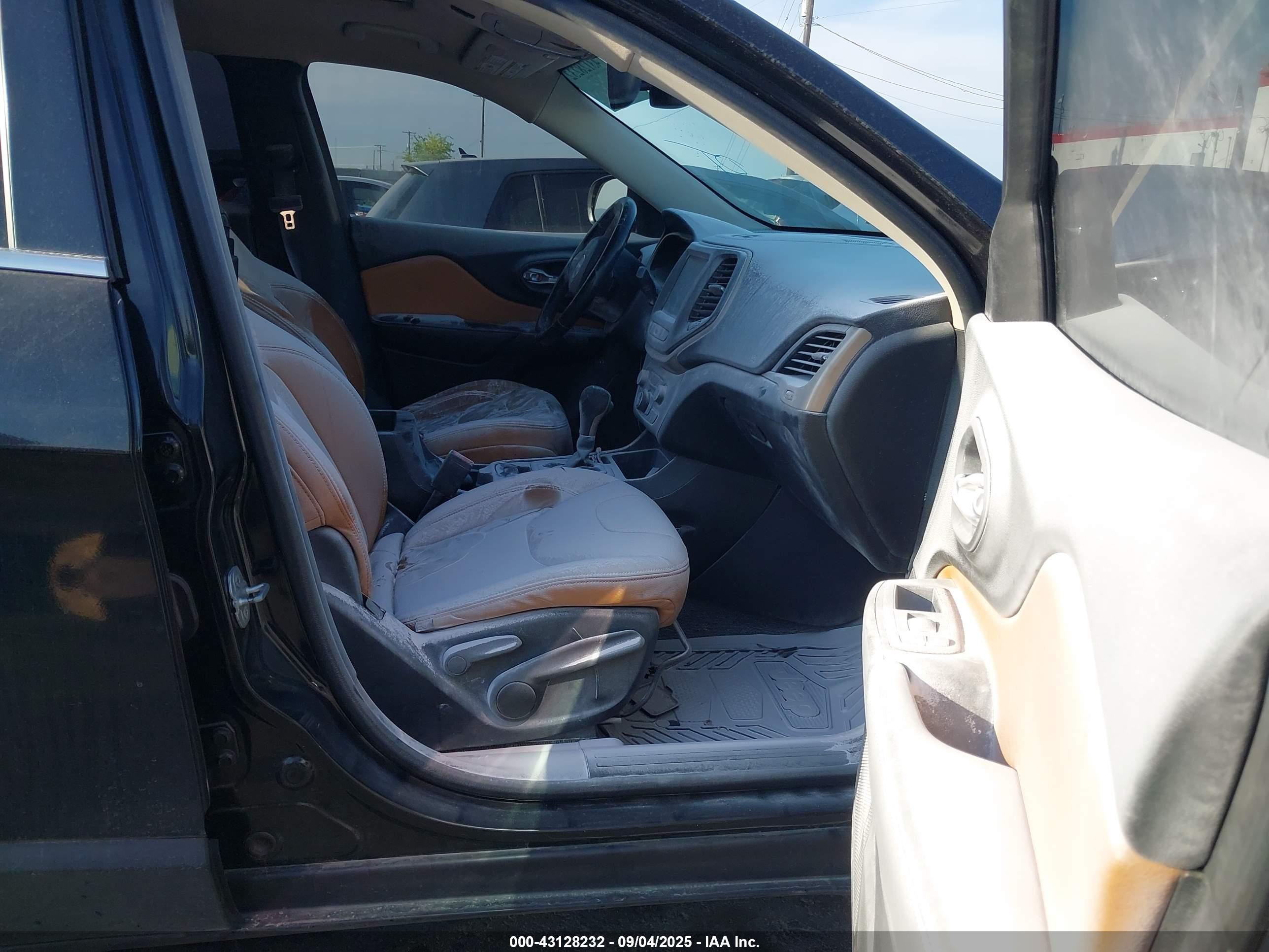 JEEP CHEROKEE image 5