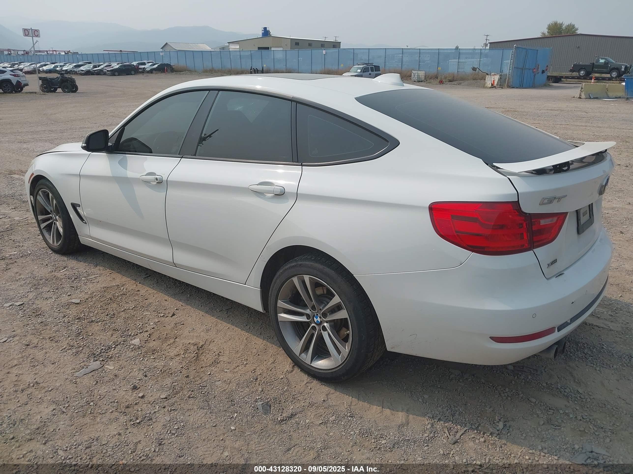 BMW 328I image 3