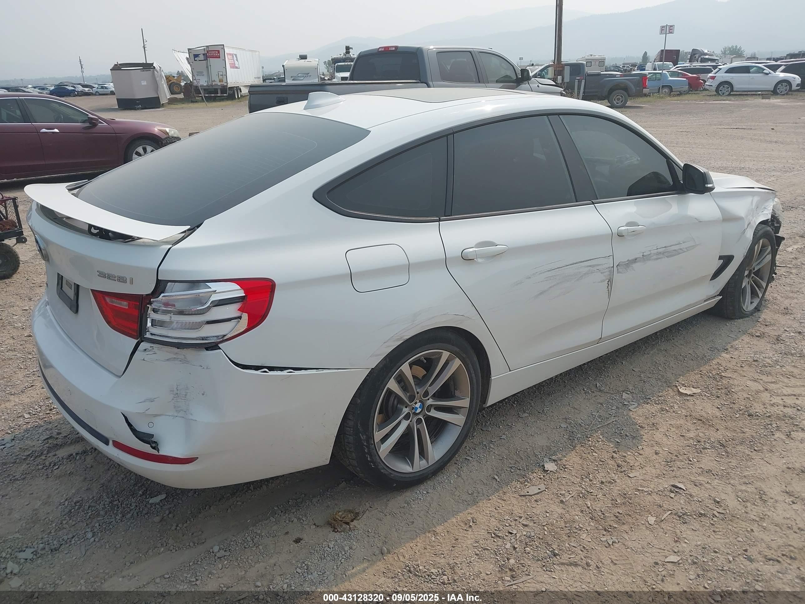 BMW 328I image 4