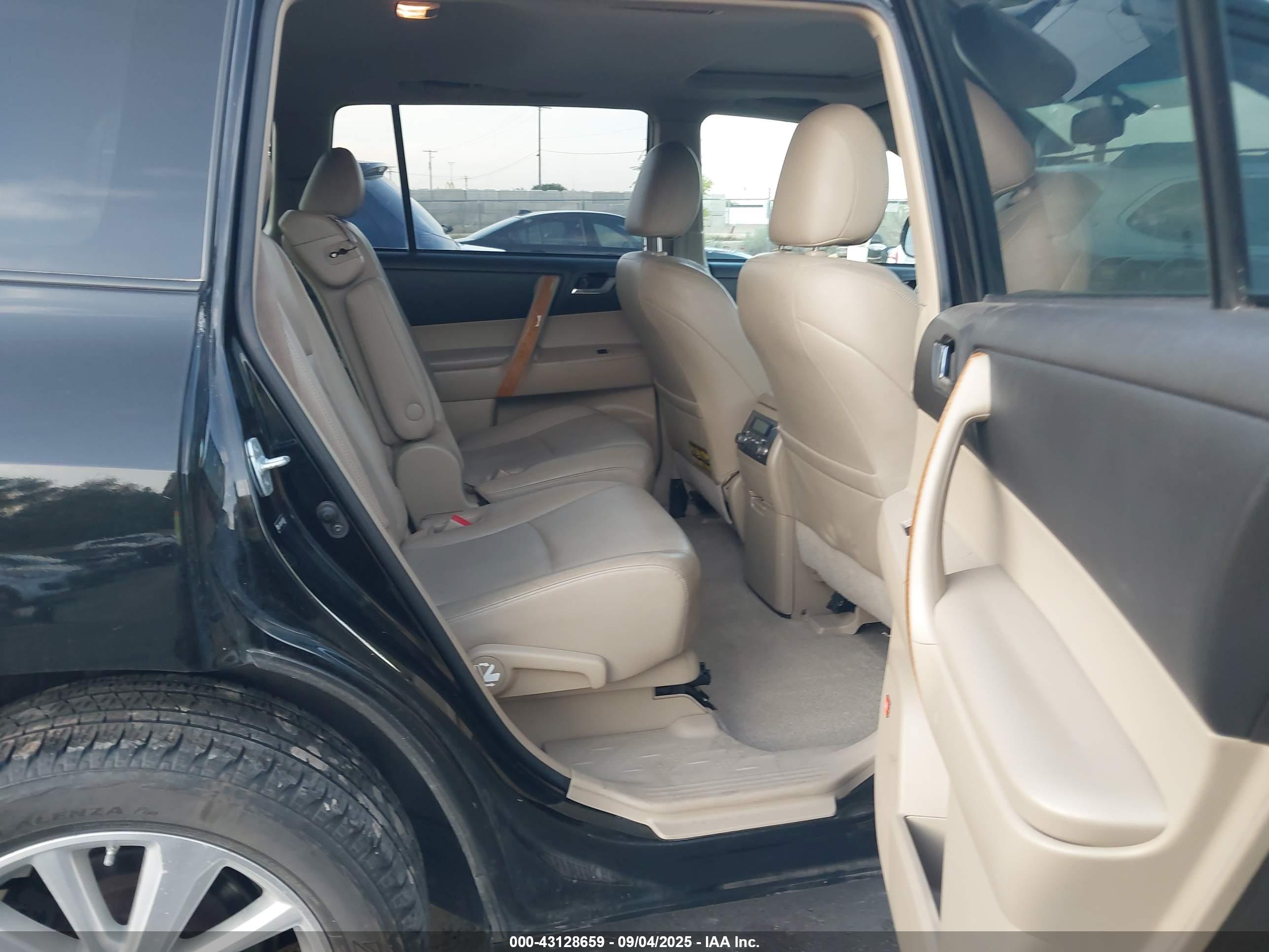 TOYOTA HIGHLANDER image 8