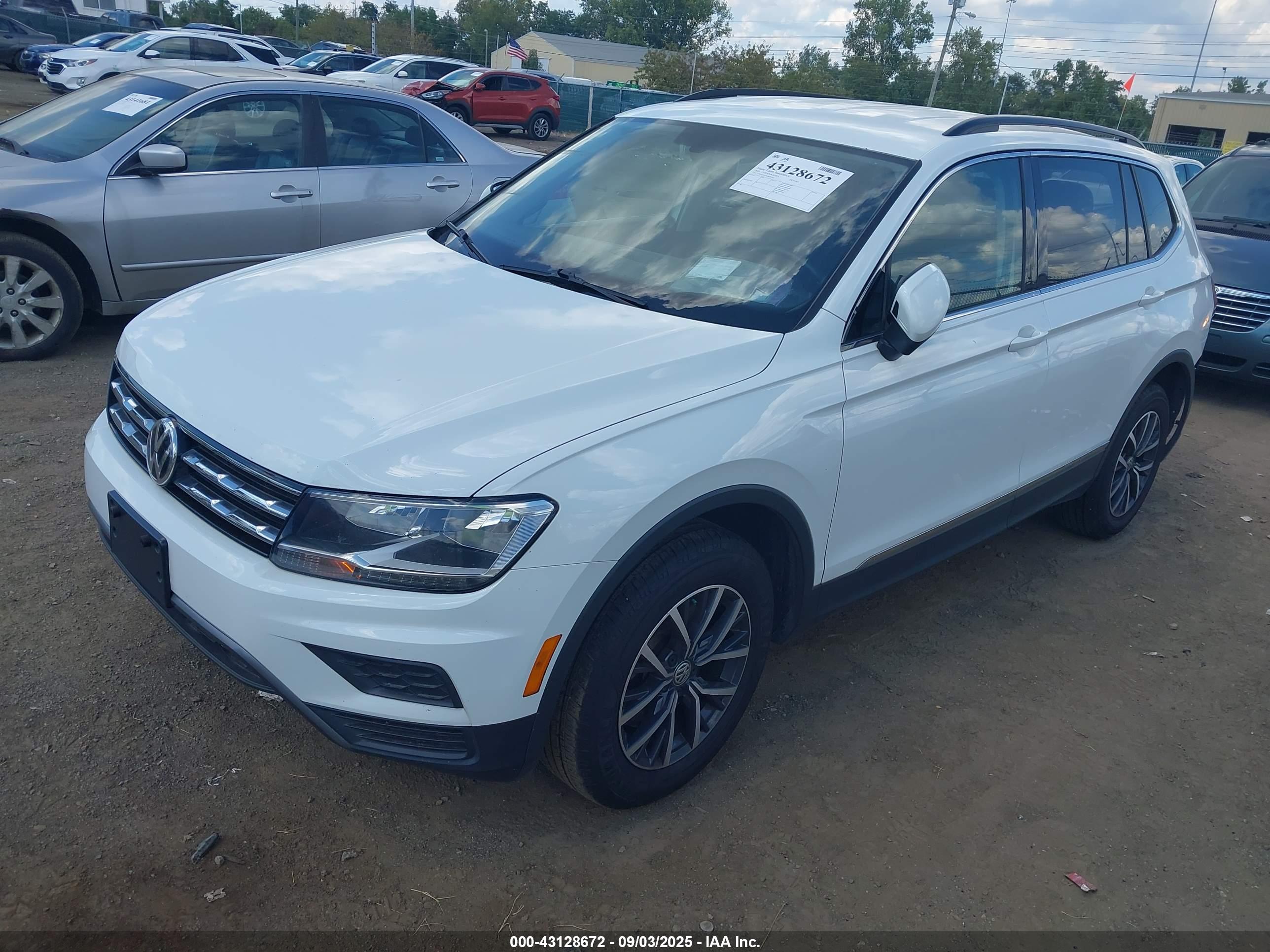 VOLKSWAGEN TIGUAN image 2