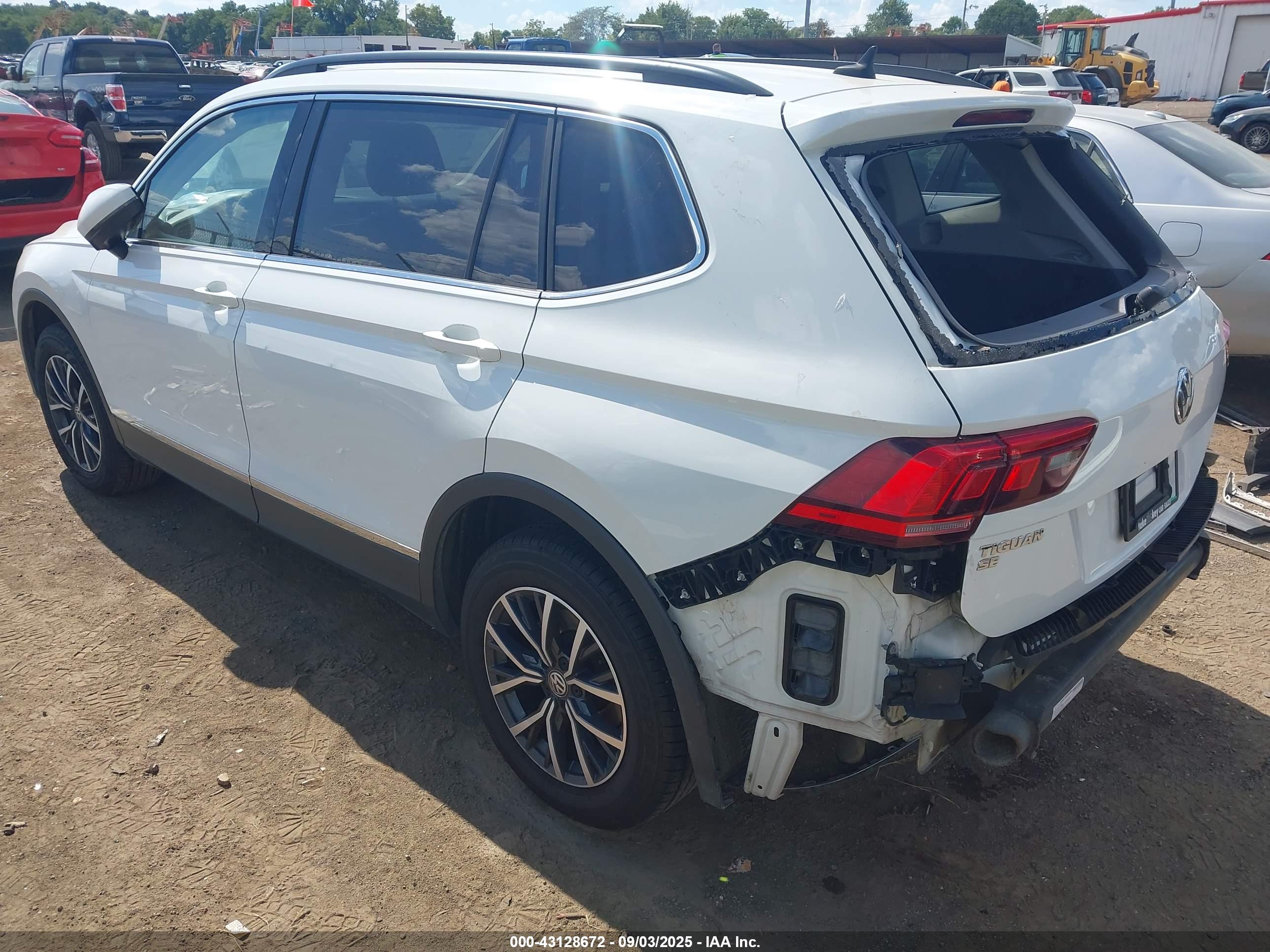 VOLKSWAGEN TIGUAN image 3