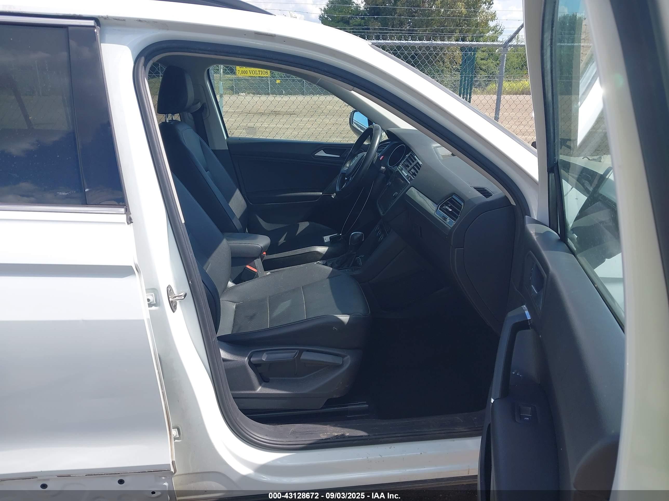 VOLKSWAGEN TIGUAN image 5