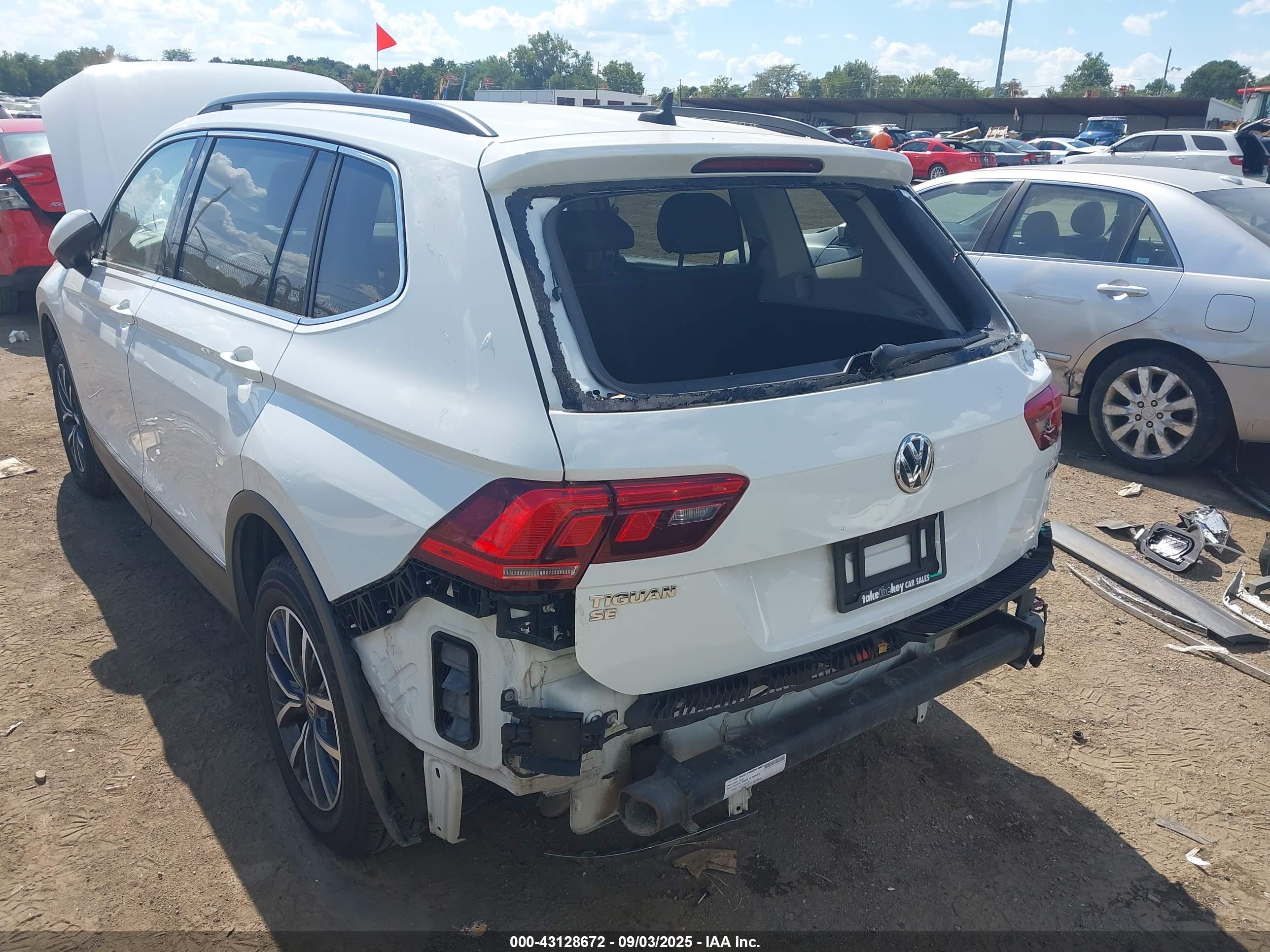 VOLKSWAGEN TIGUAN image 6
