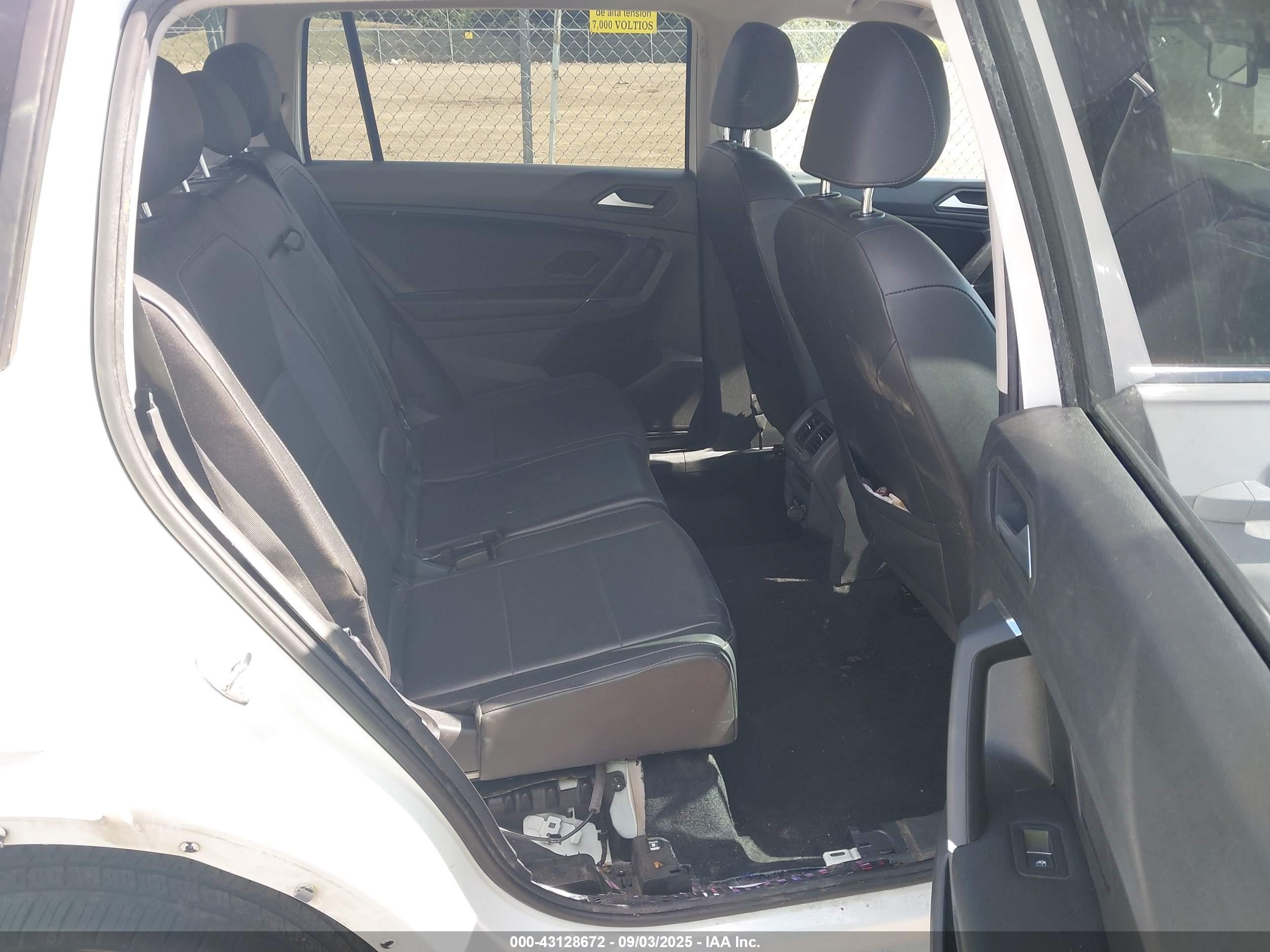 VOLKSWAGEN TIGUAN image 8