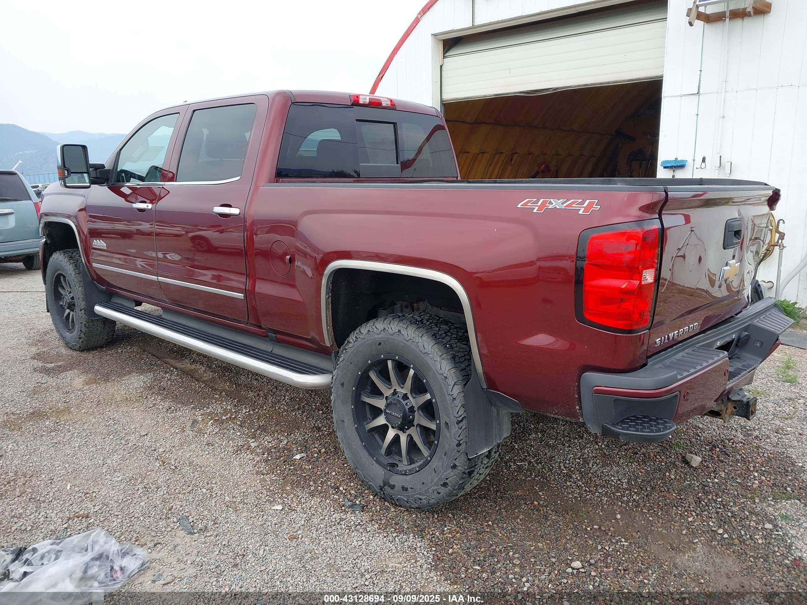 CHEVROLET SILVERADO image 3