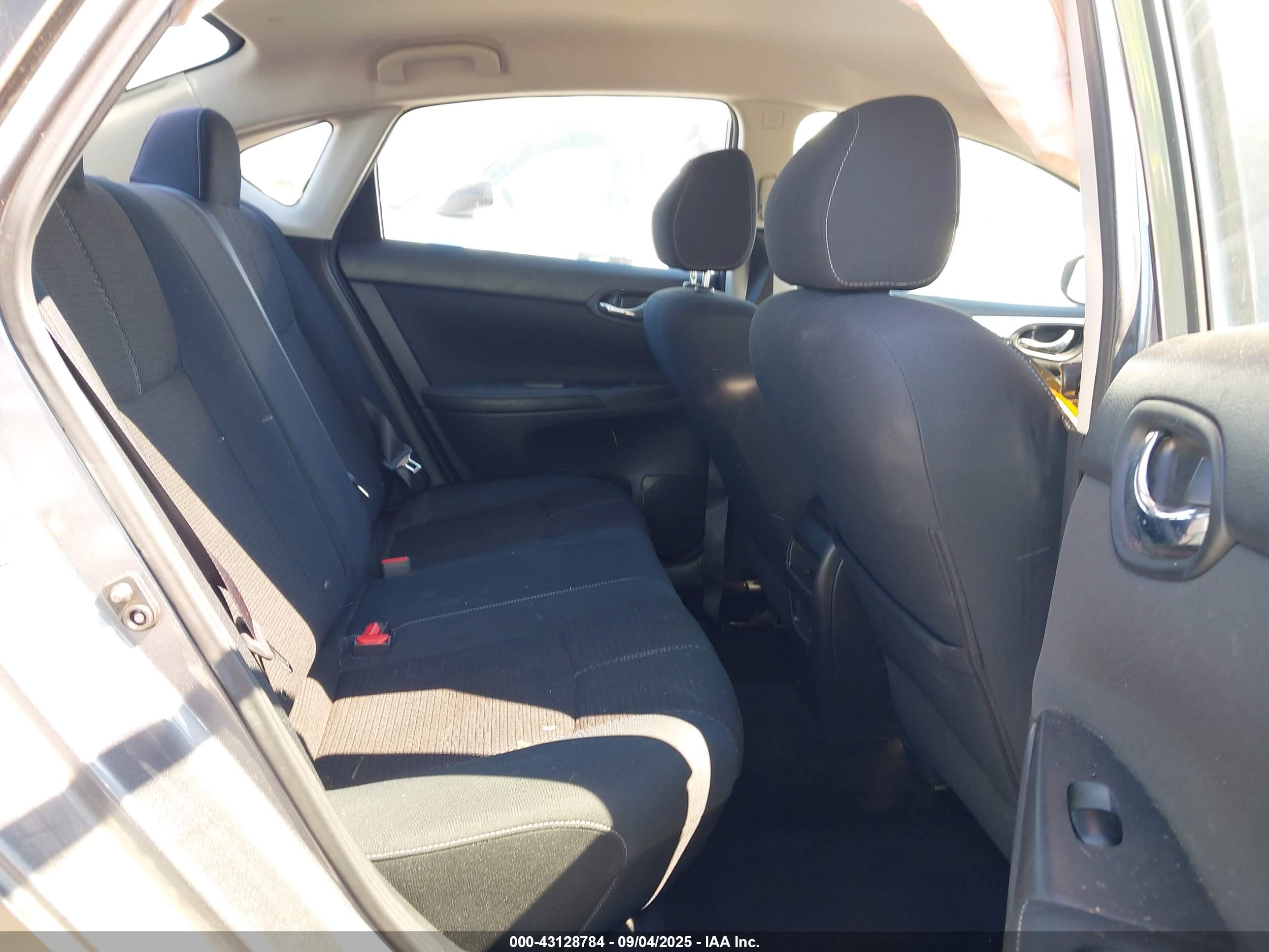 NISSAN SENTRA image 8