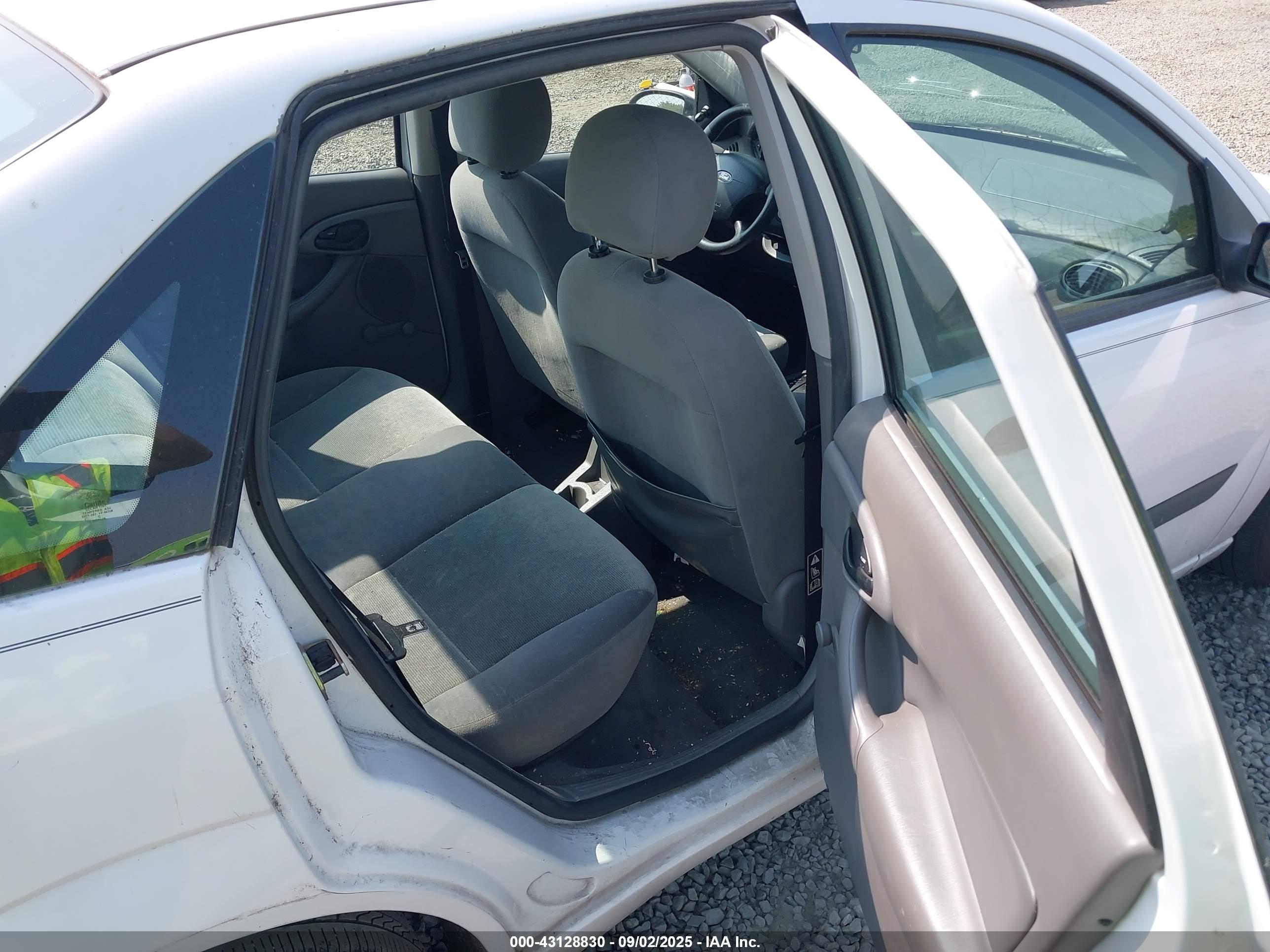FORD FOCUS image 8