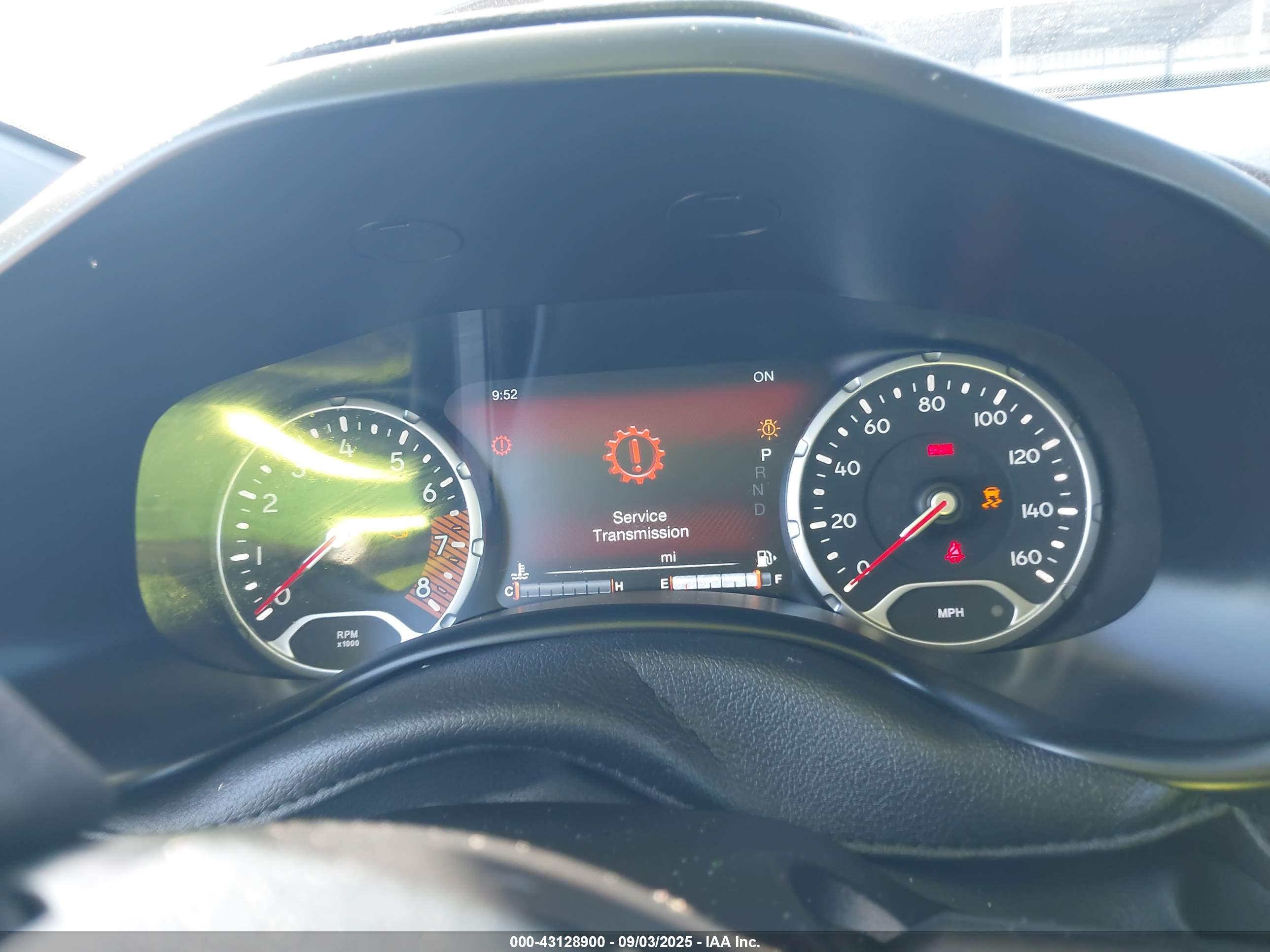 JEEP RENEGADE image 7