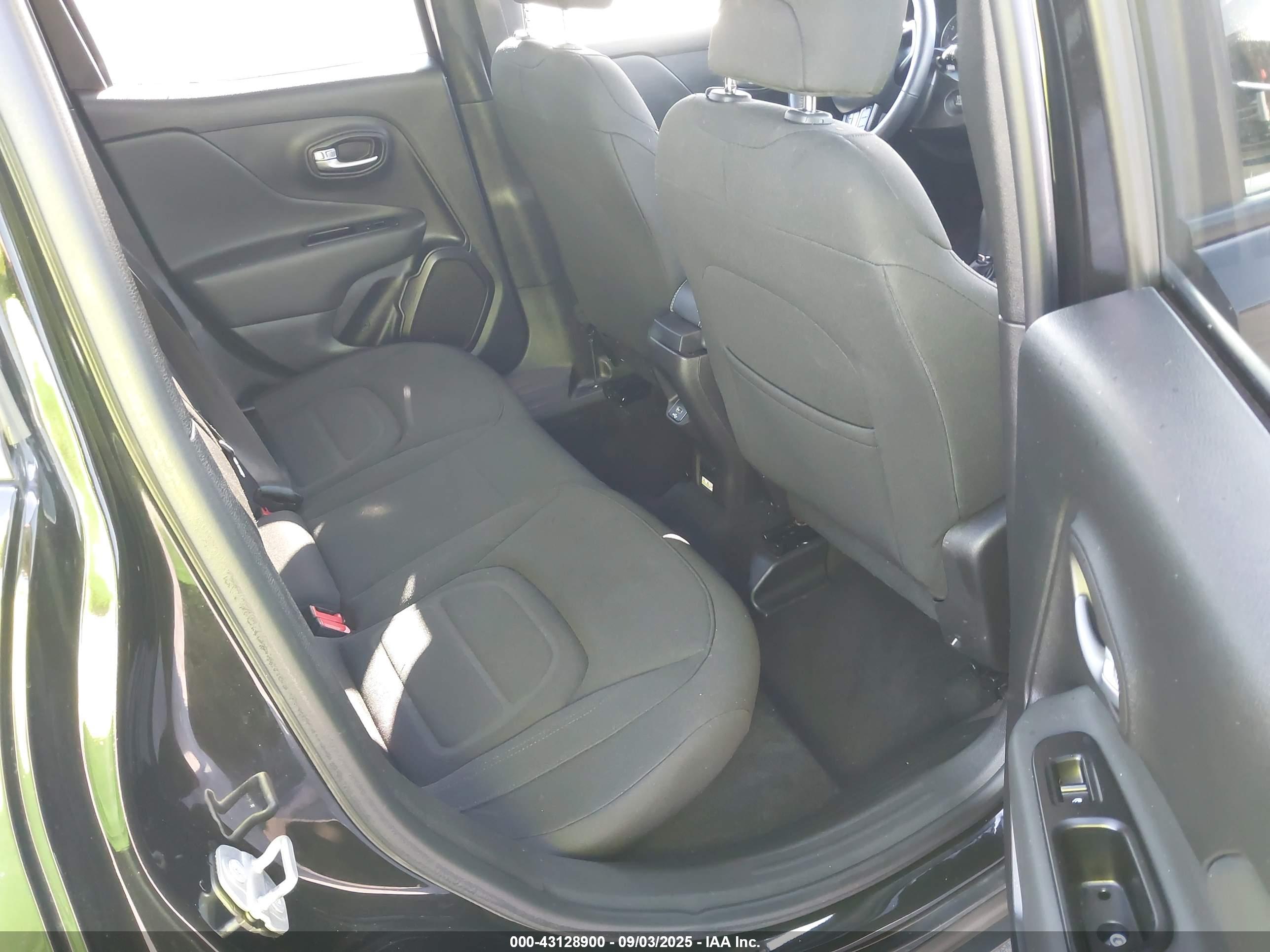 JEEP RENEGADE image 8