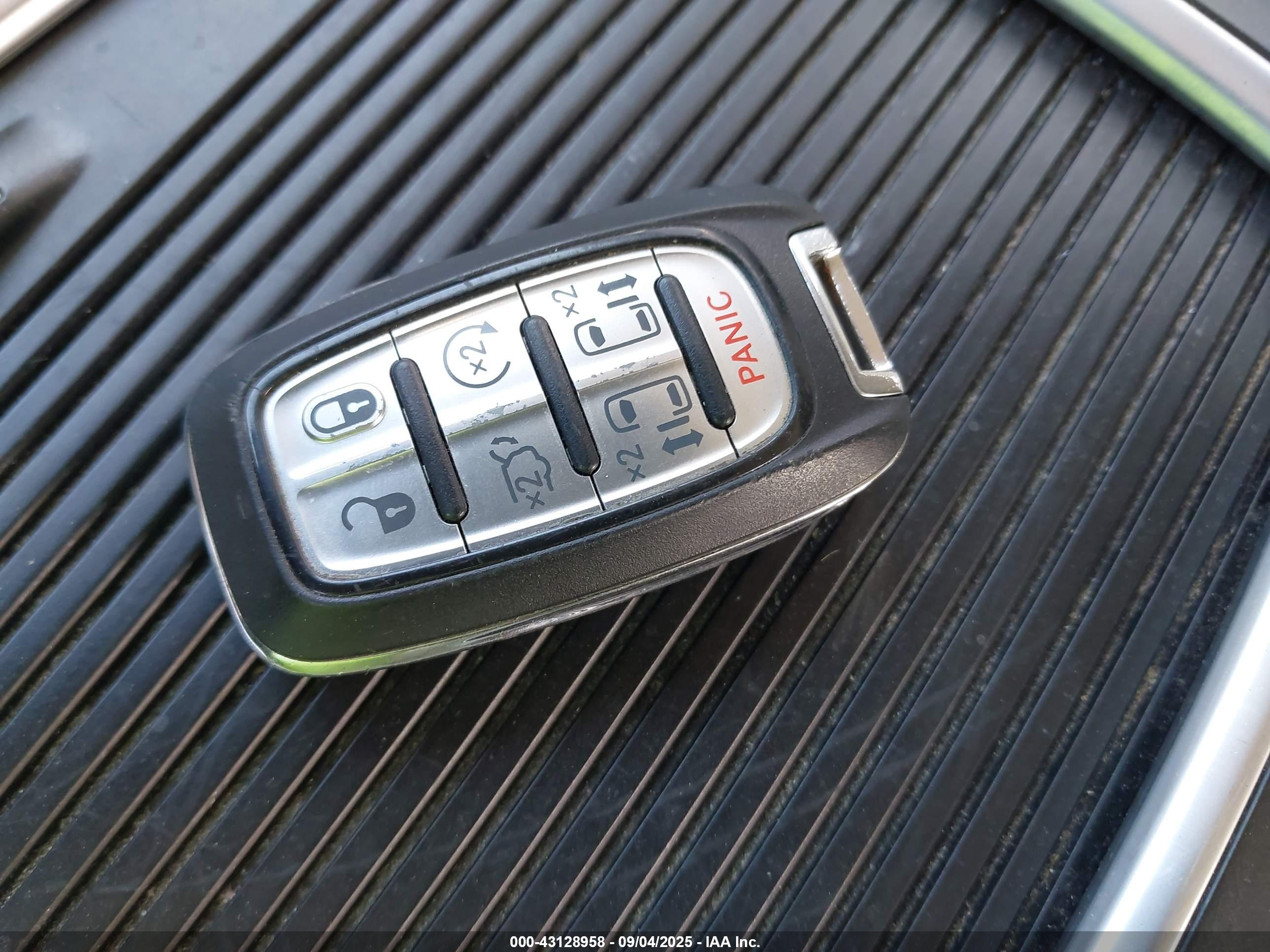 CHRYSLER PACIFICA image 11