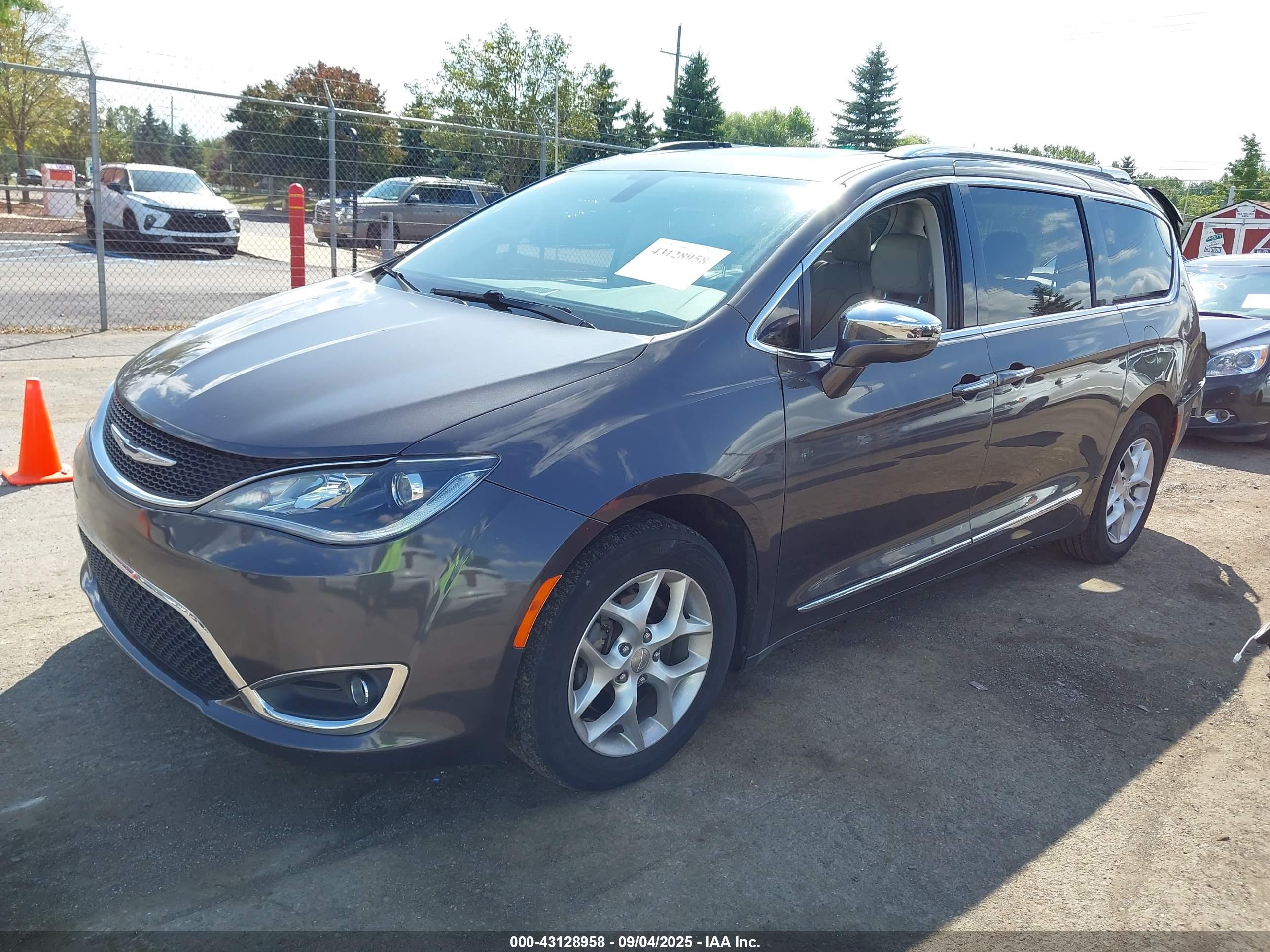 CHRYSLER PACIFICA image 2