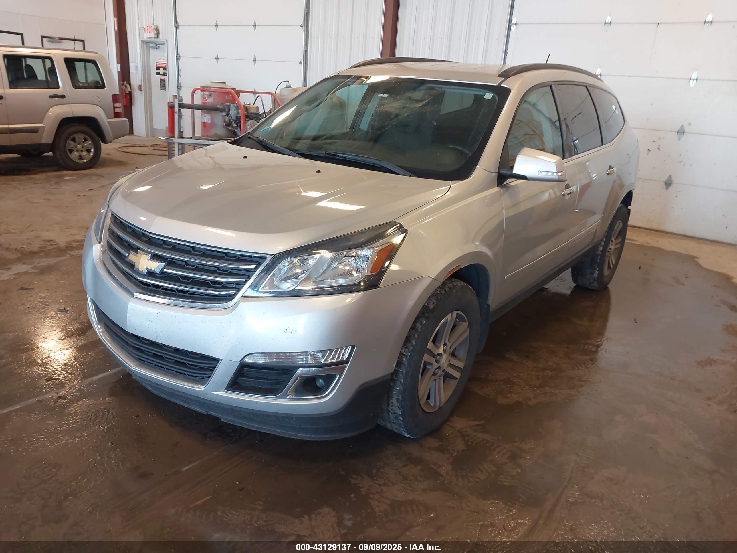 CHEVROLET TRAVERSE image 2