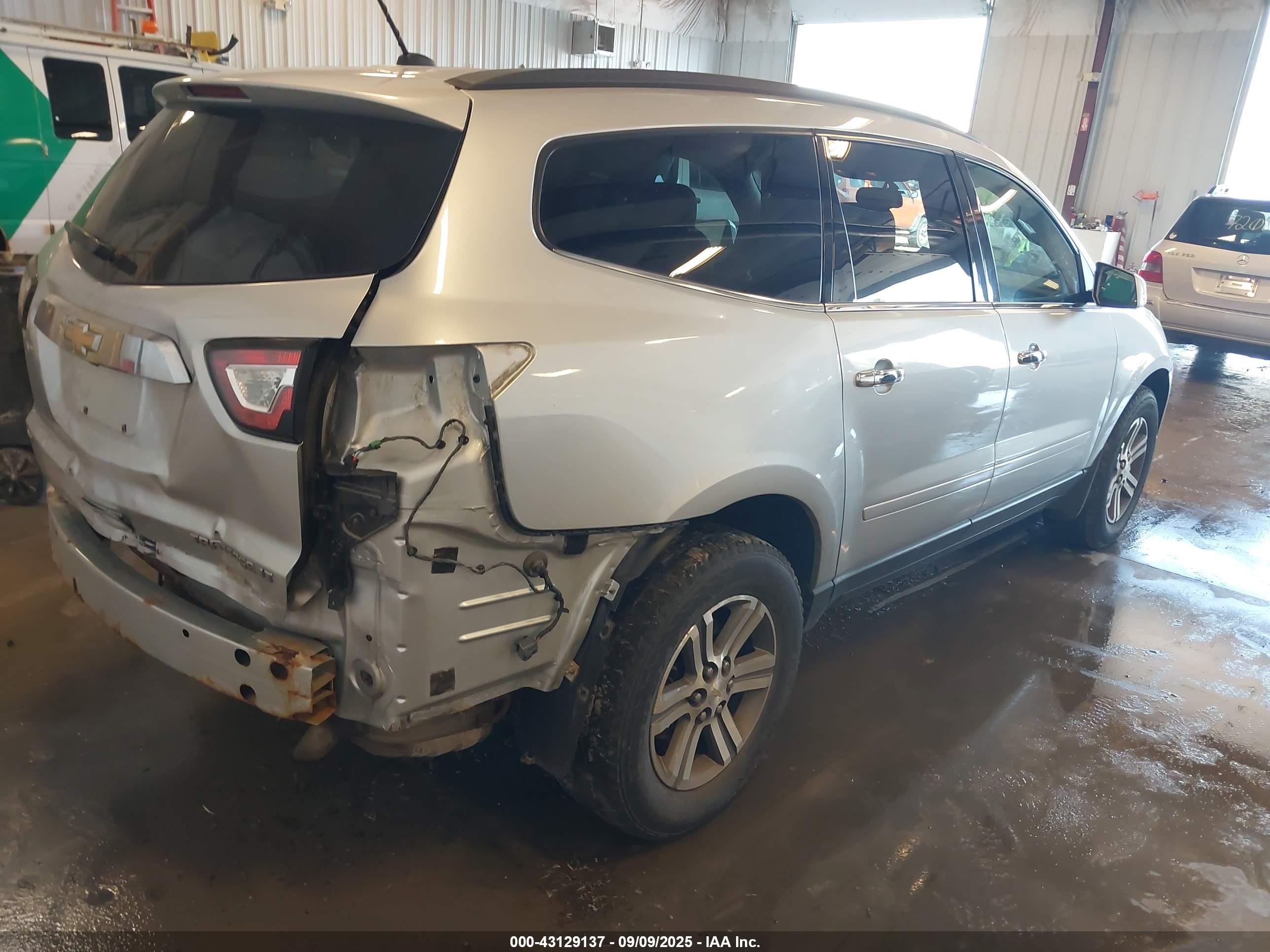 CHEVROLET TRAVERSE image 4