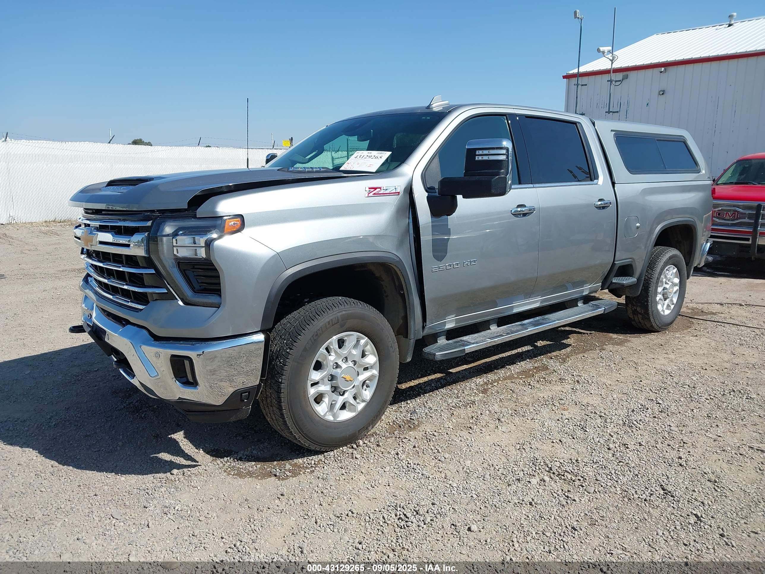 CHEVROLET SILVERADO image 2