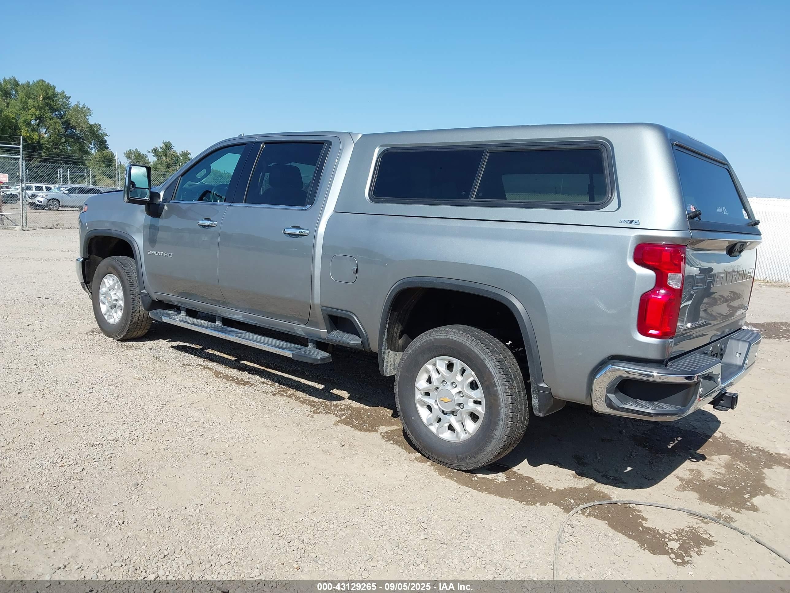 CHEVROLET SILVERADO image 3