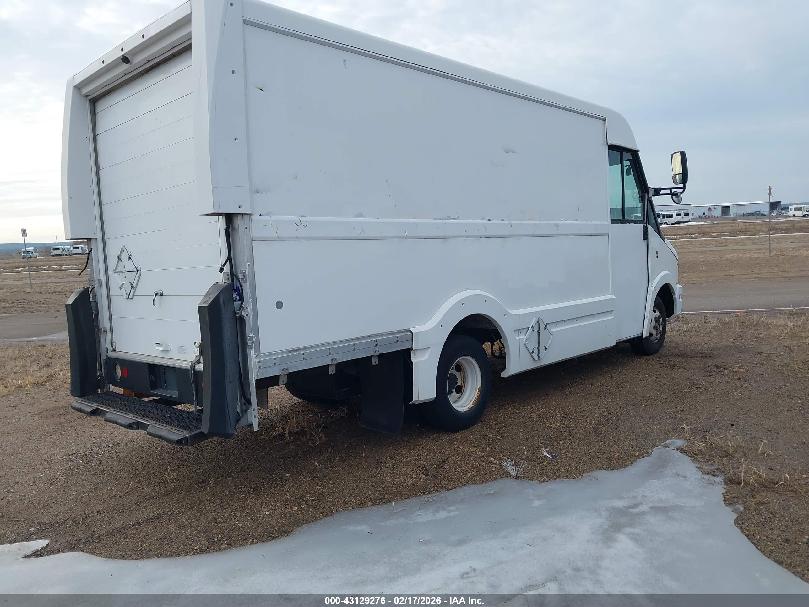 ISUZU NPR image 4