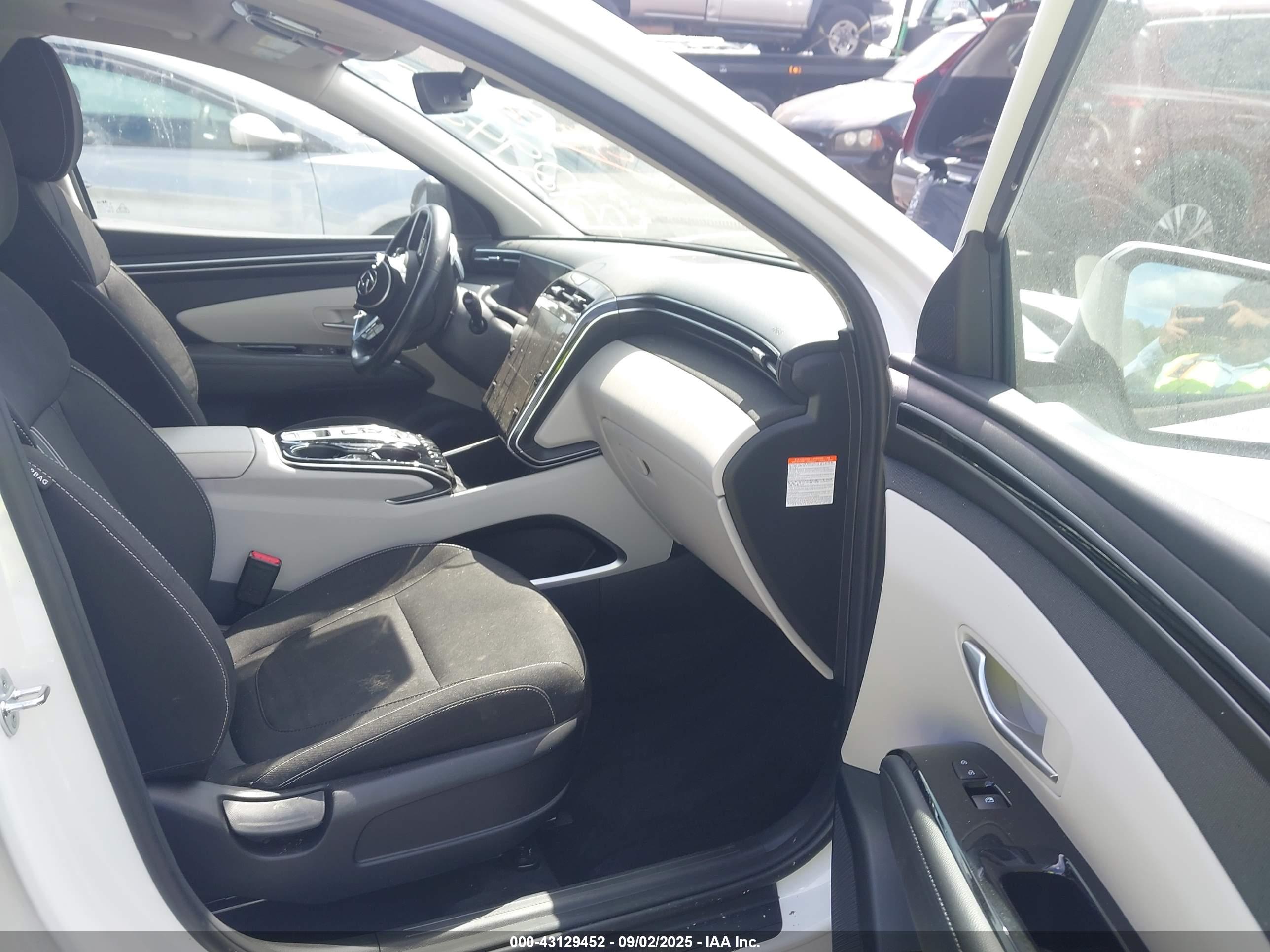 HYUNDAI TUCSON image 5