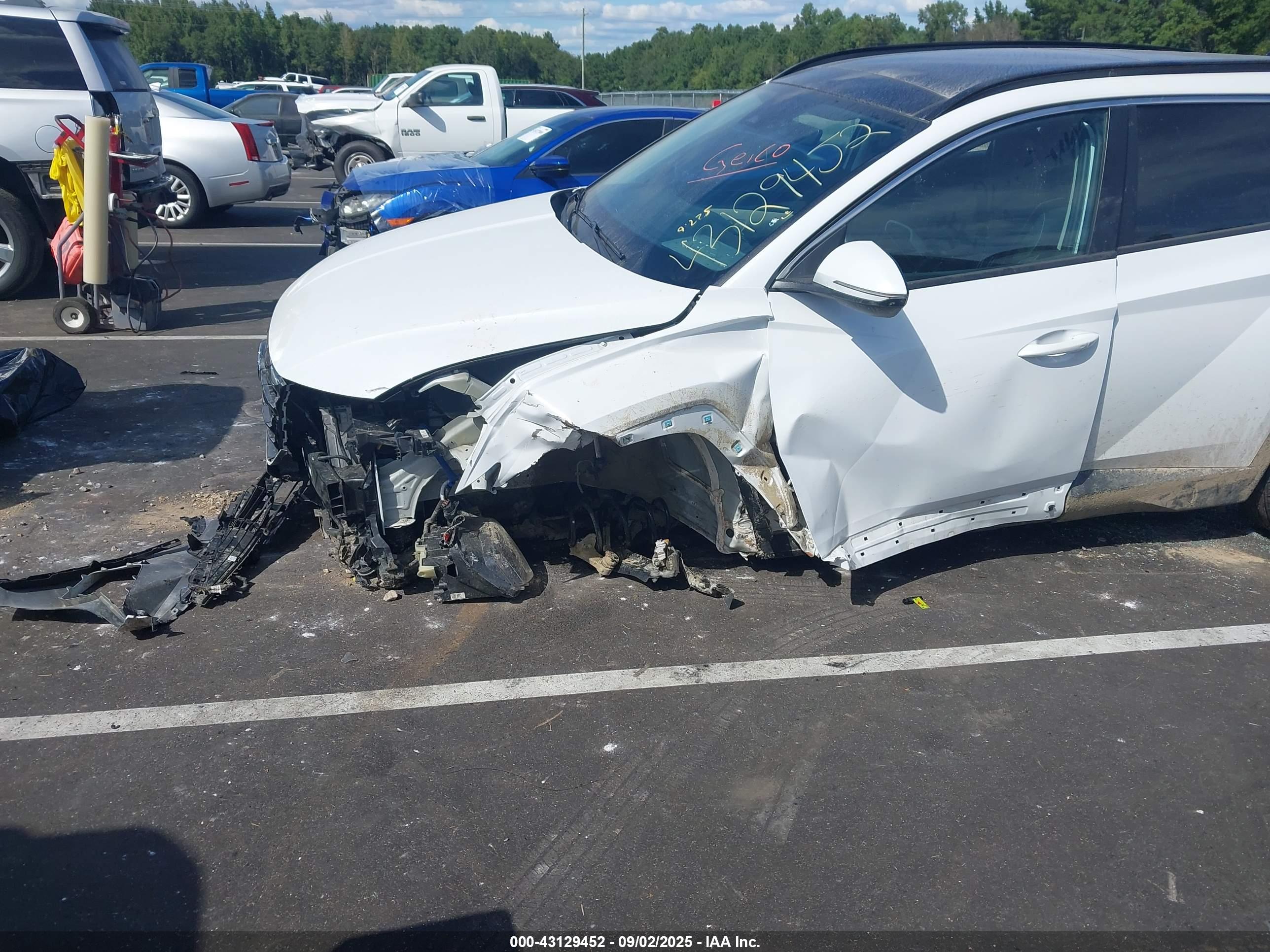 HYUNDAI TUCSON image 6