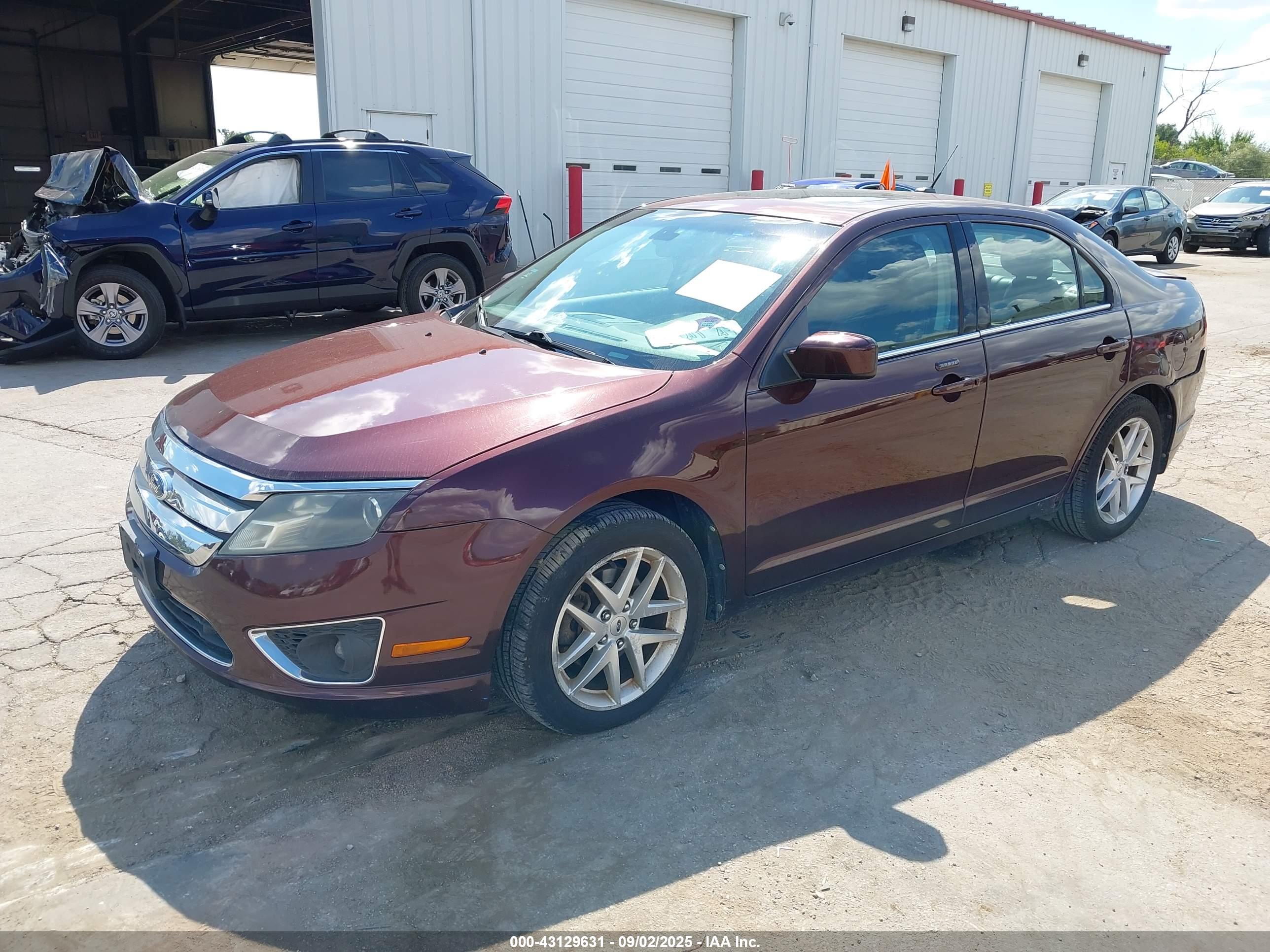 FORD FUSION image 2