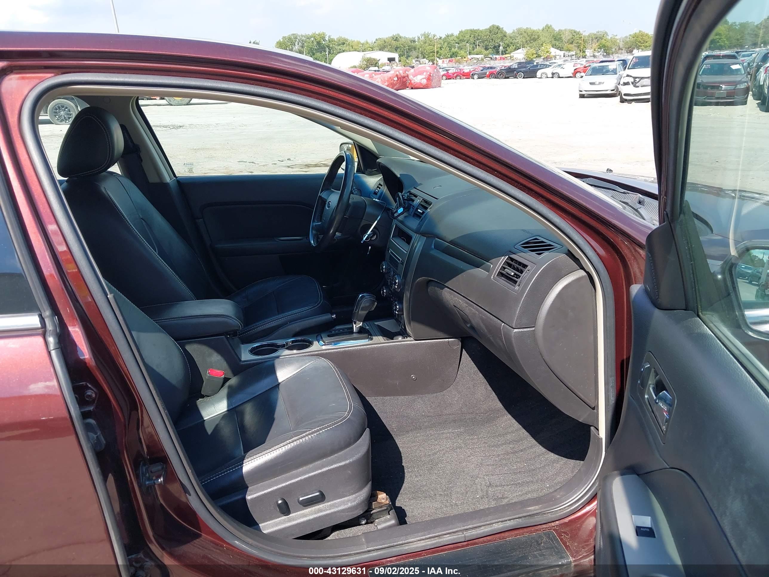 FORD FUSION image 5