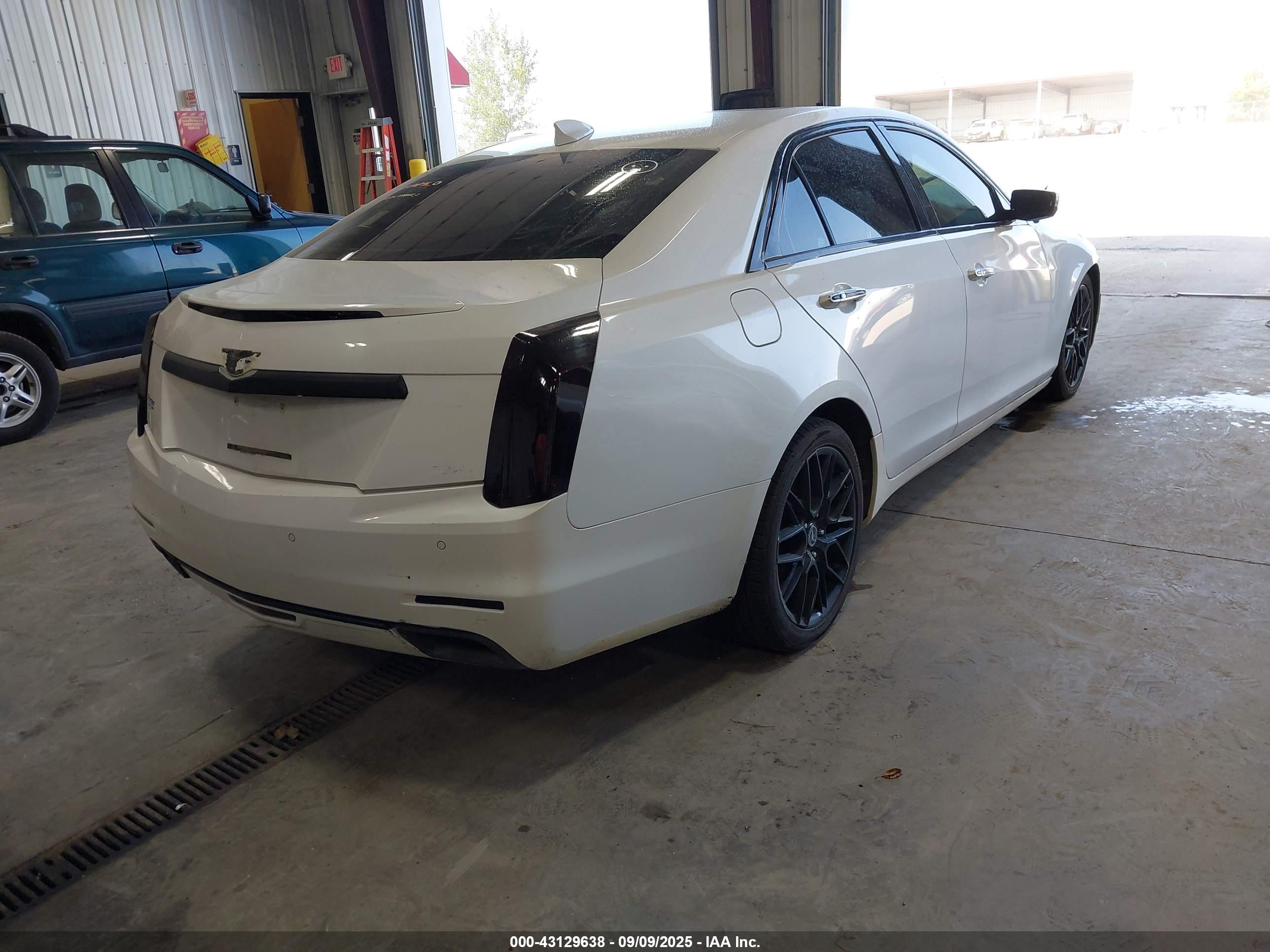 CADILLAC CTS image 4