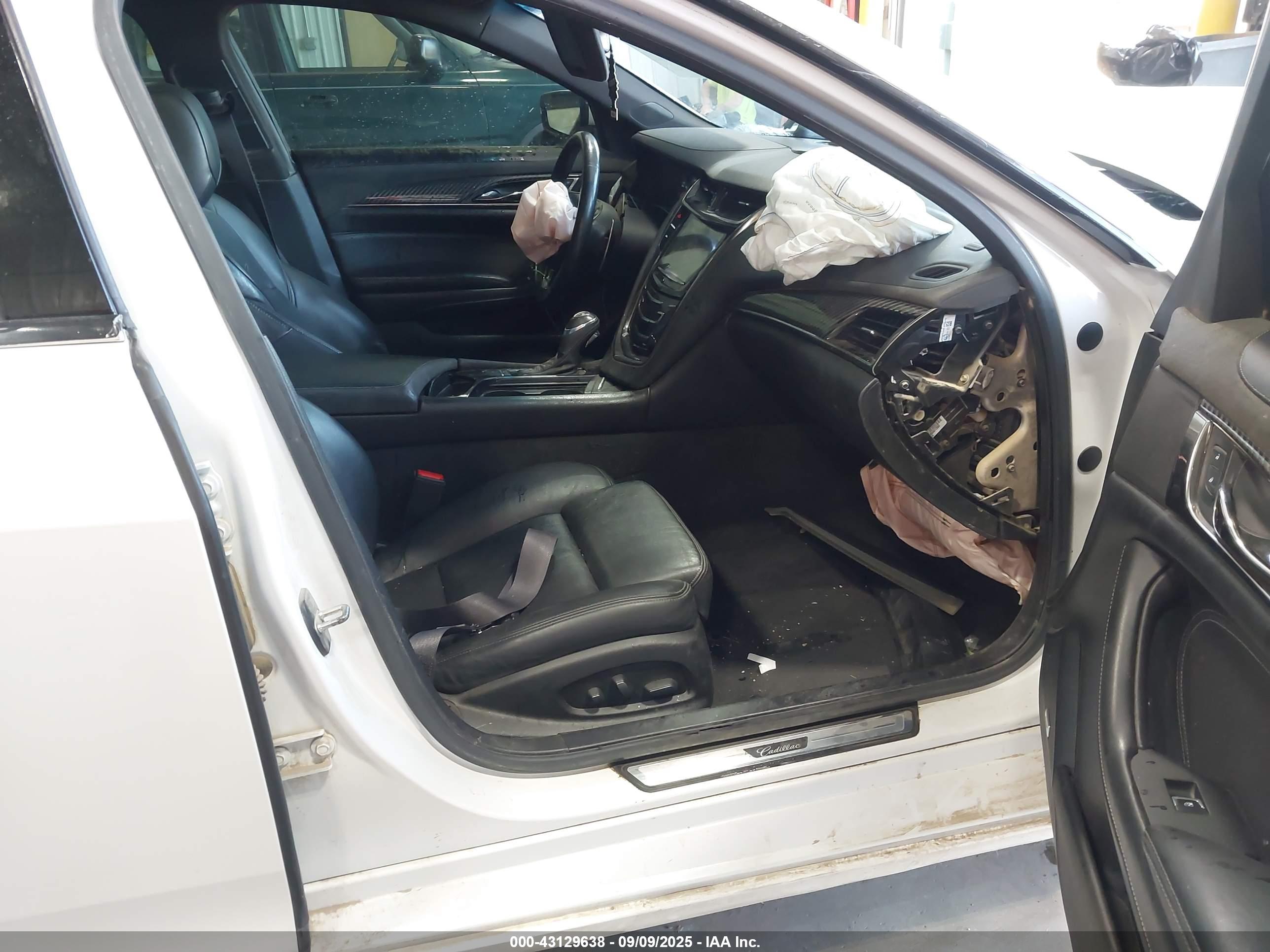 CADILLAC CTS image 5
