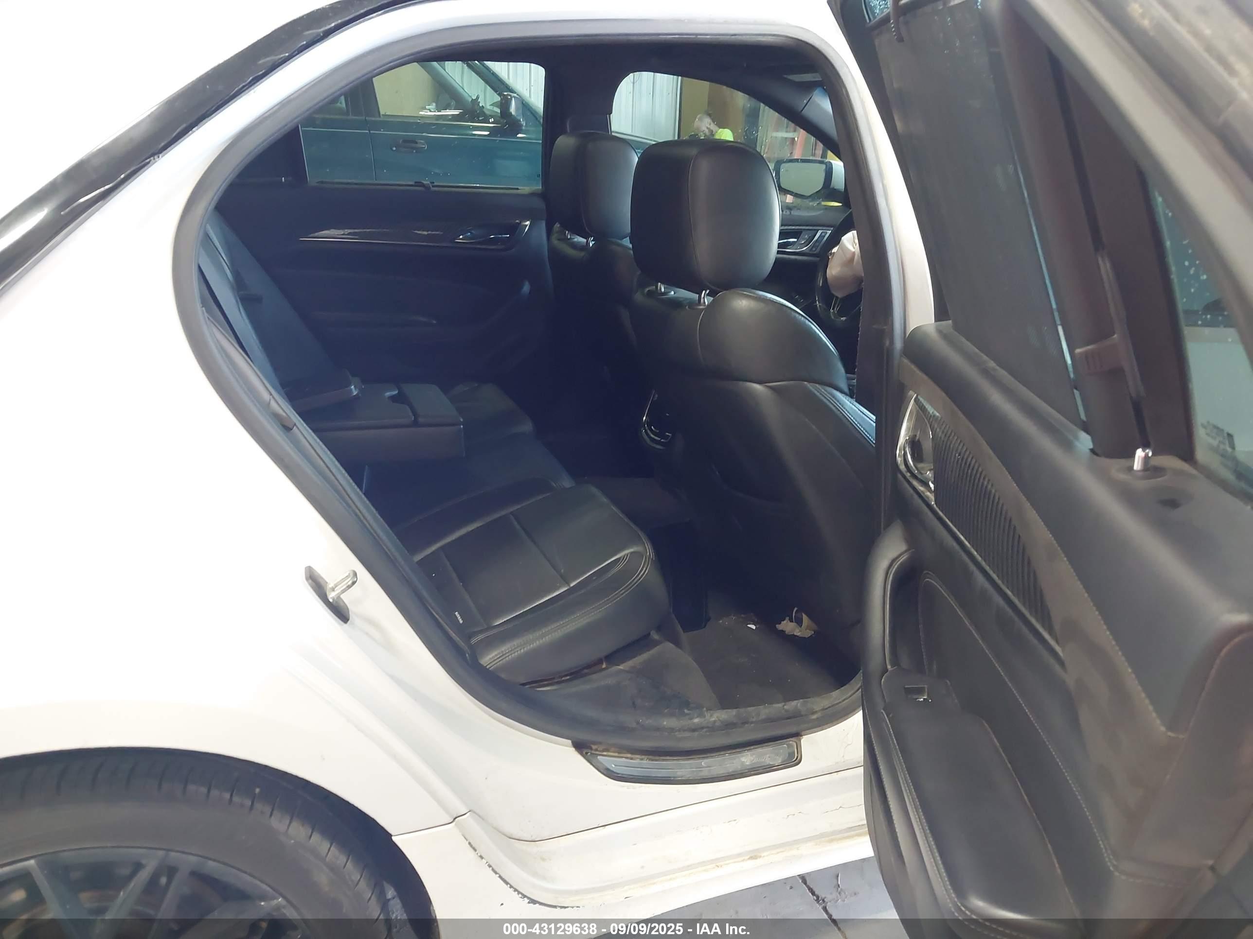 CADILLAC CTS image 8