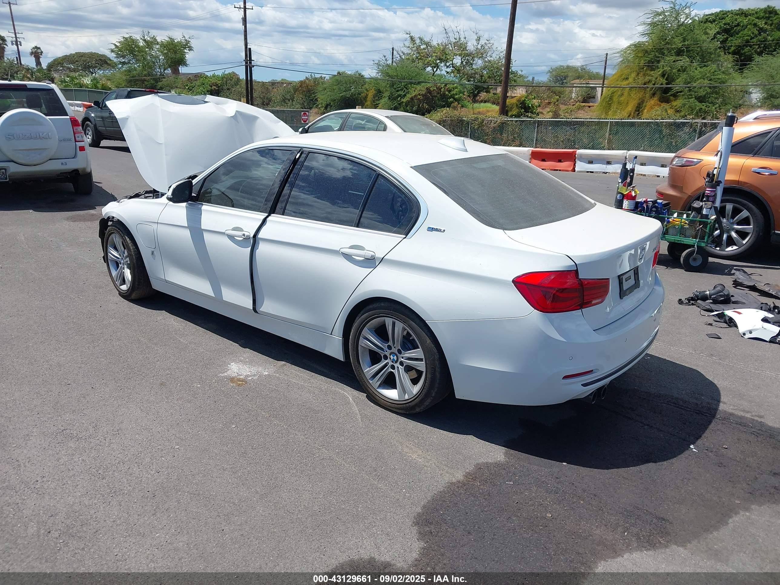 BMW 330E image 3
