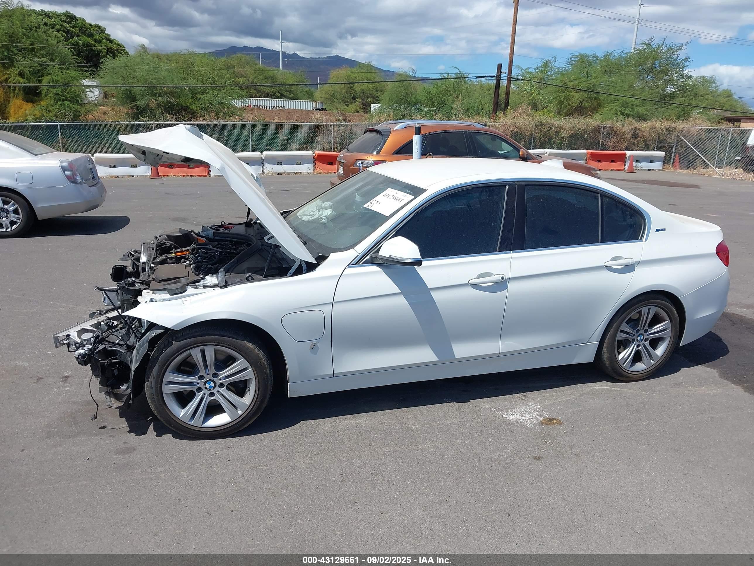 BMW 330E image 6