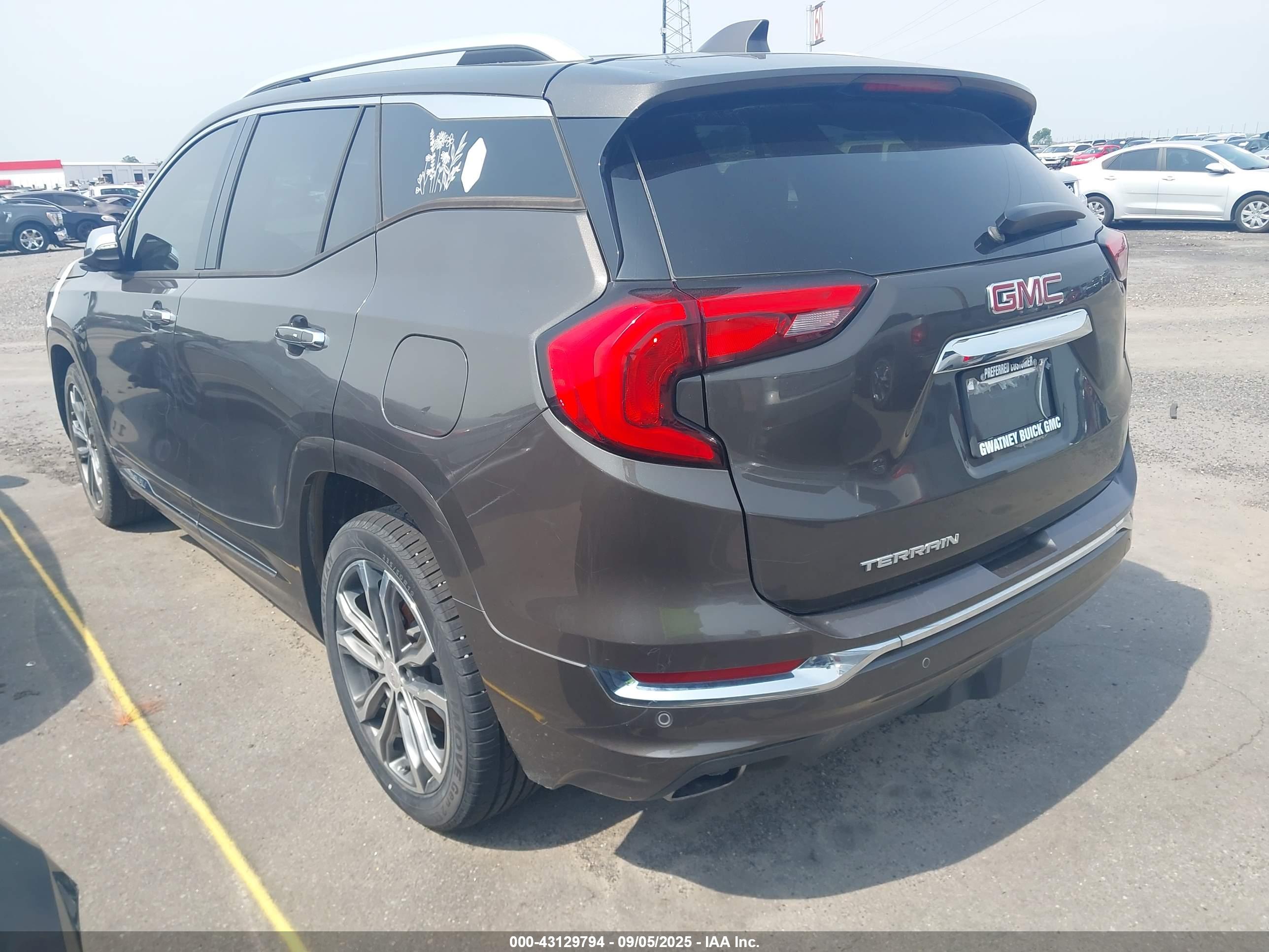GMC TERRAIN image 3