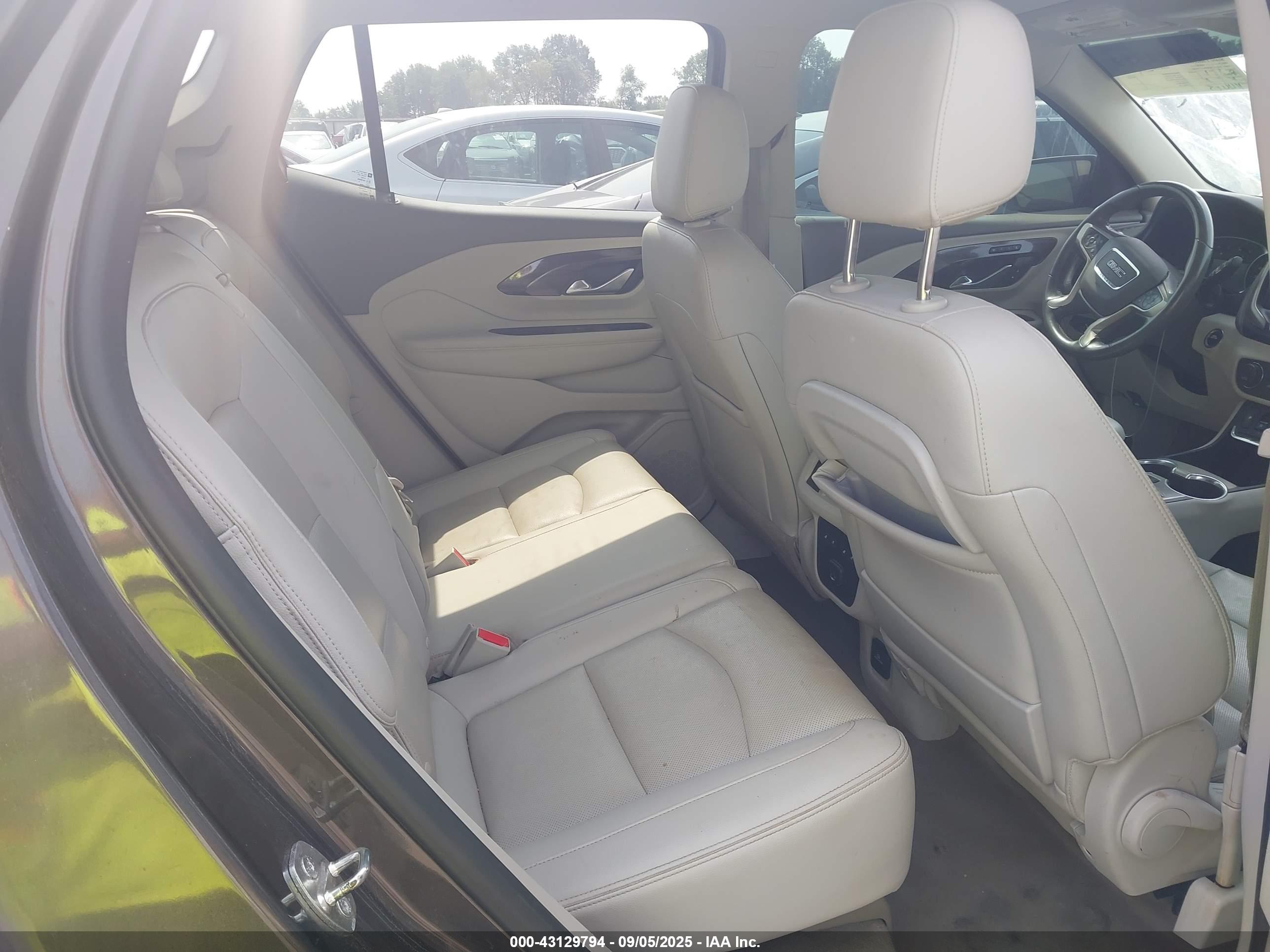 GMC TERRAIN image 8