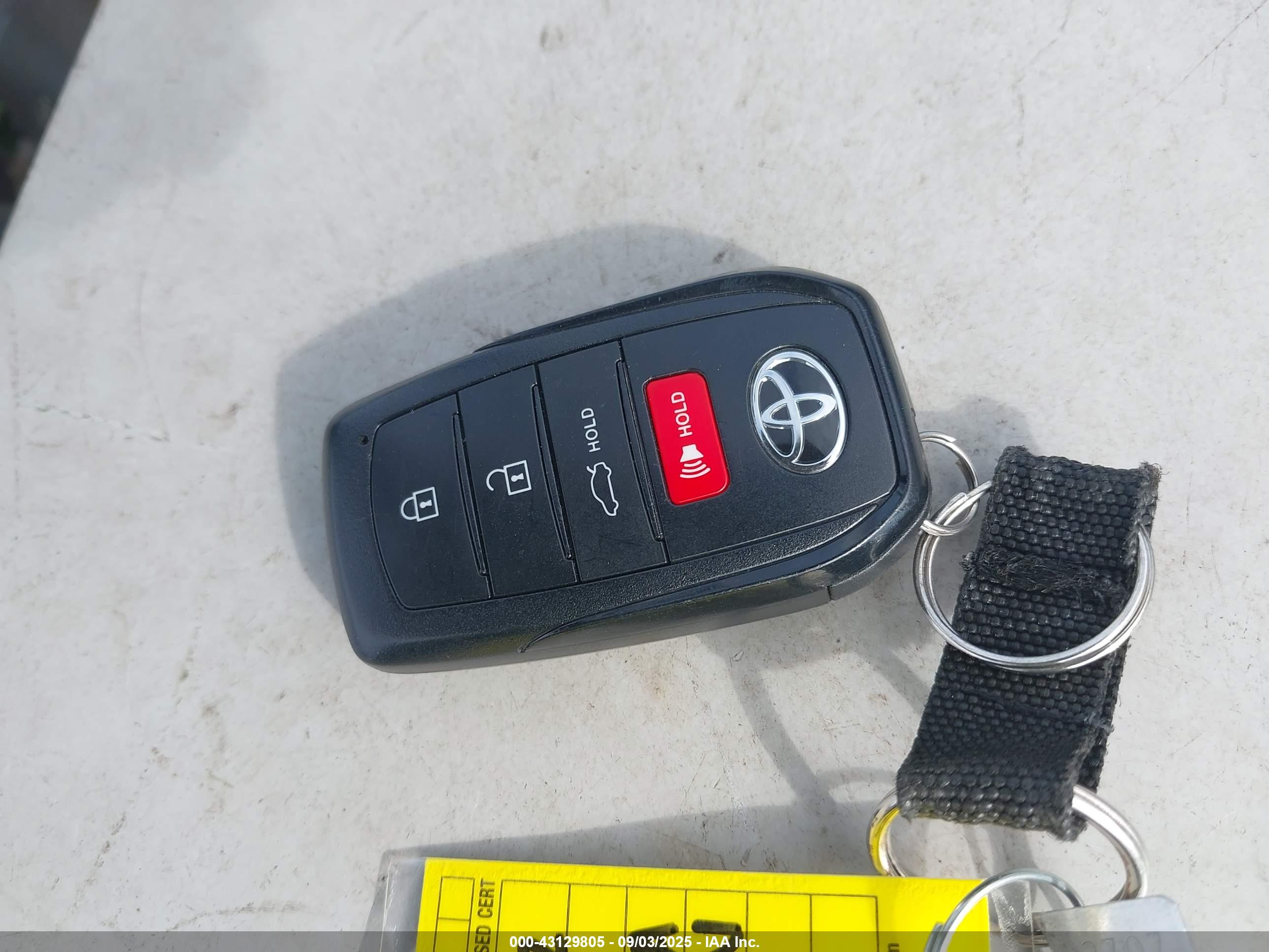 TOYOTA CROWN image 11