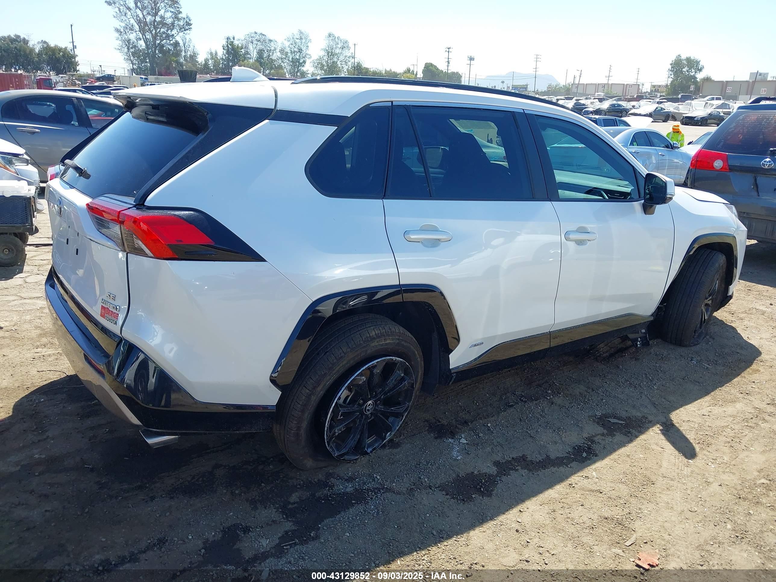 TOYOTA RAV4 image 4