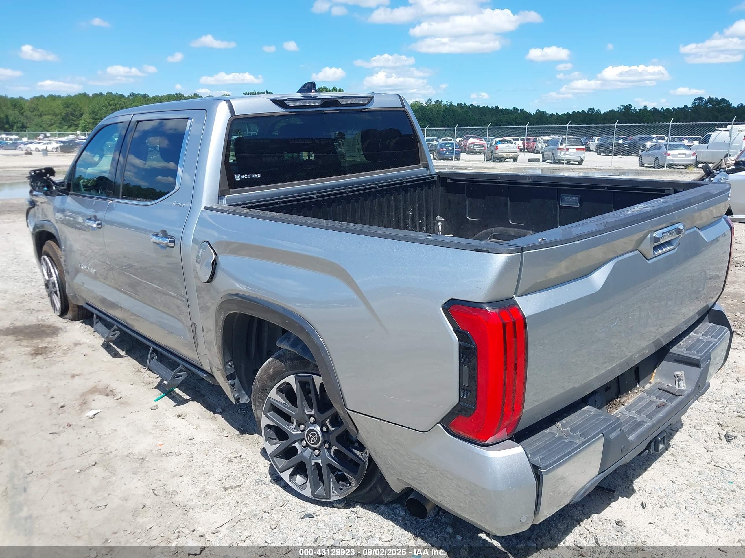 TOYOTA TUNDRA image 3