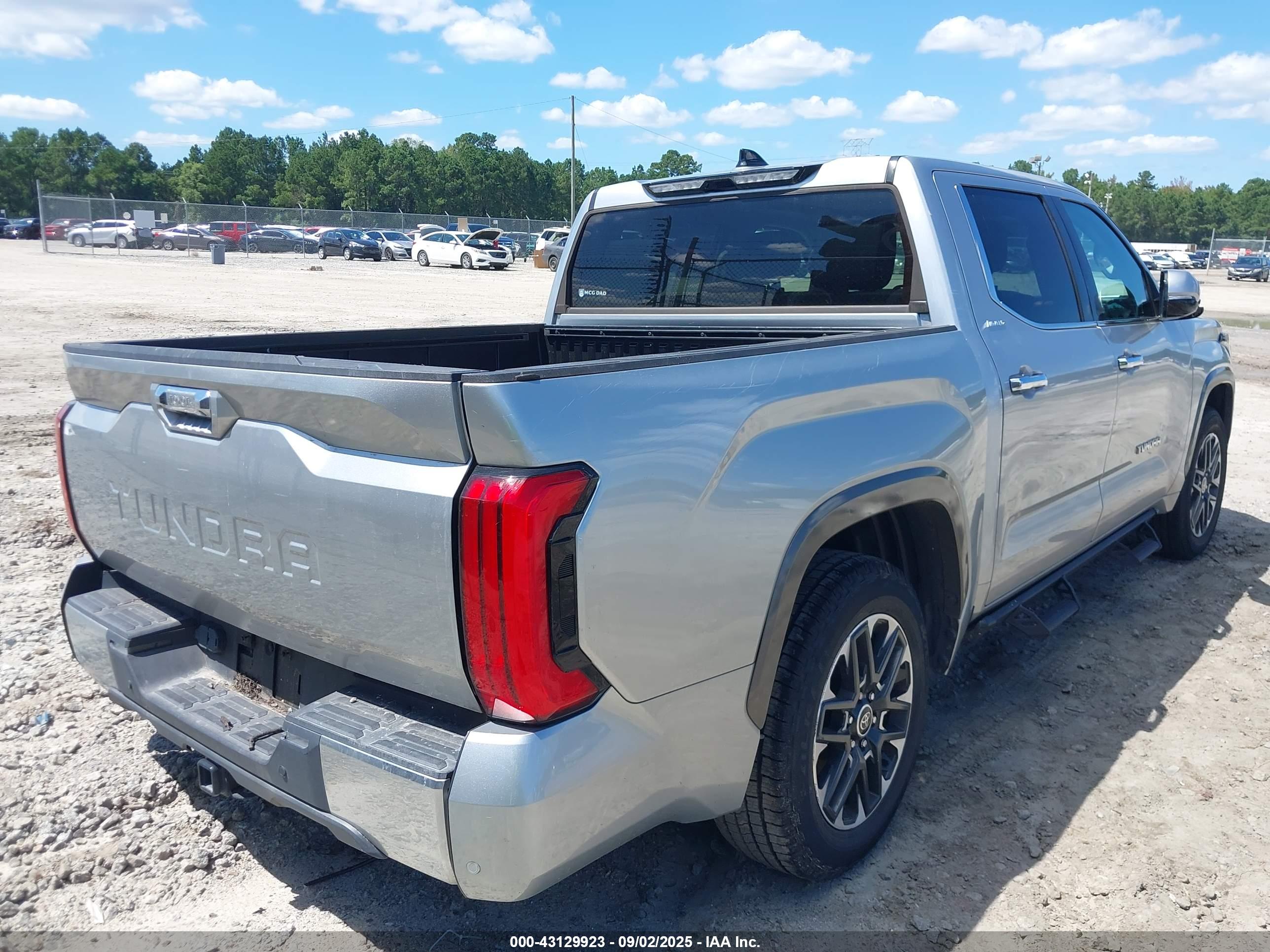 TOYOTA TUNDRA image 4