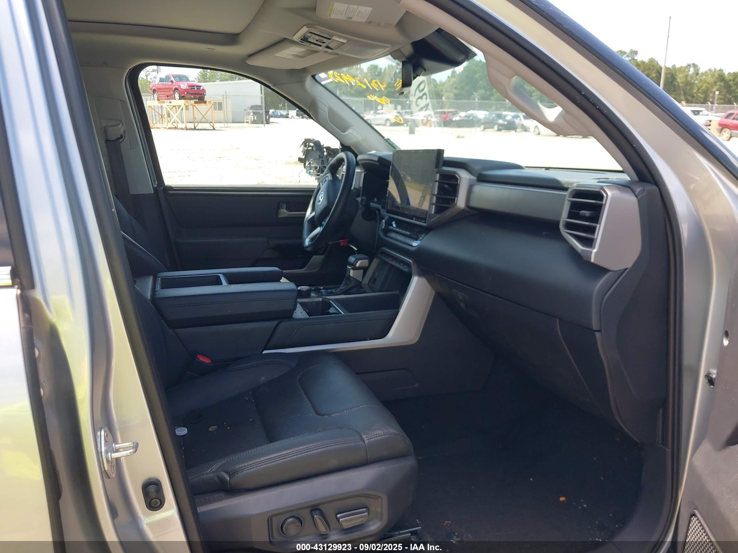 TOYOTA TUNDRA image 5