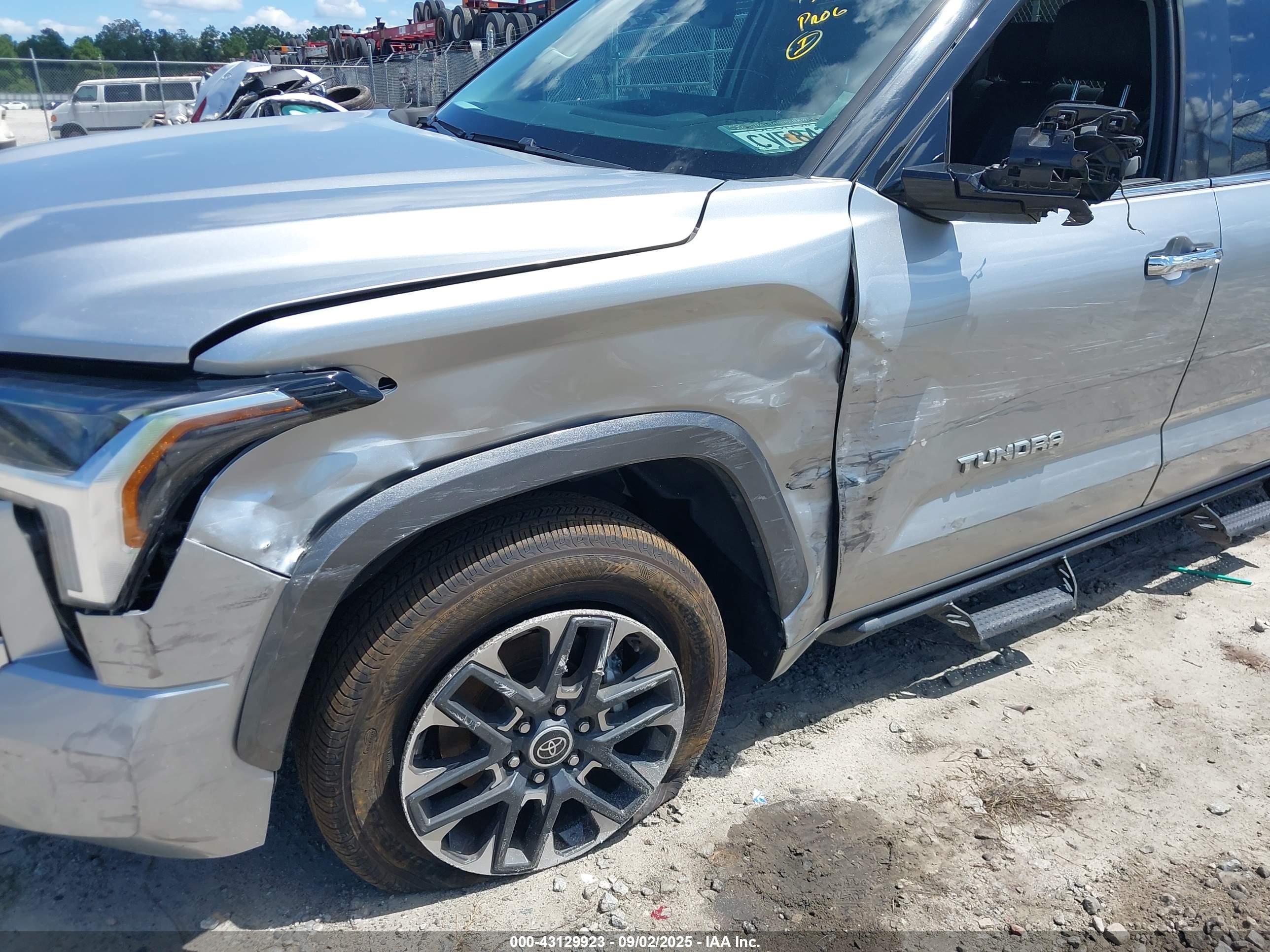 TOYOTA TUNDRA image 6