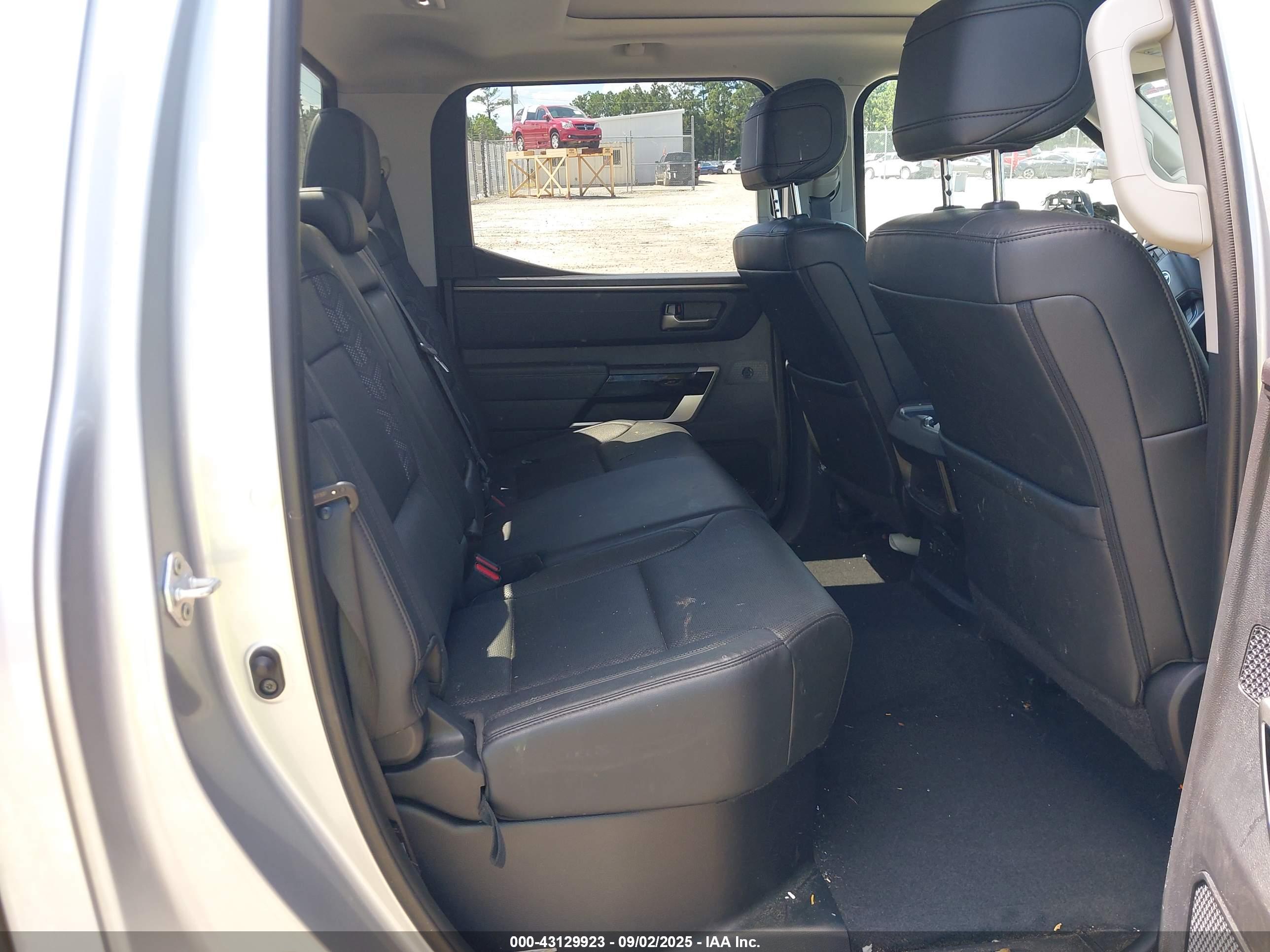 TOYOTA TUNDRA image 8