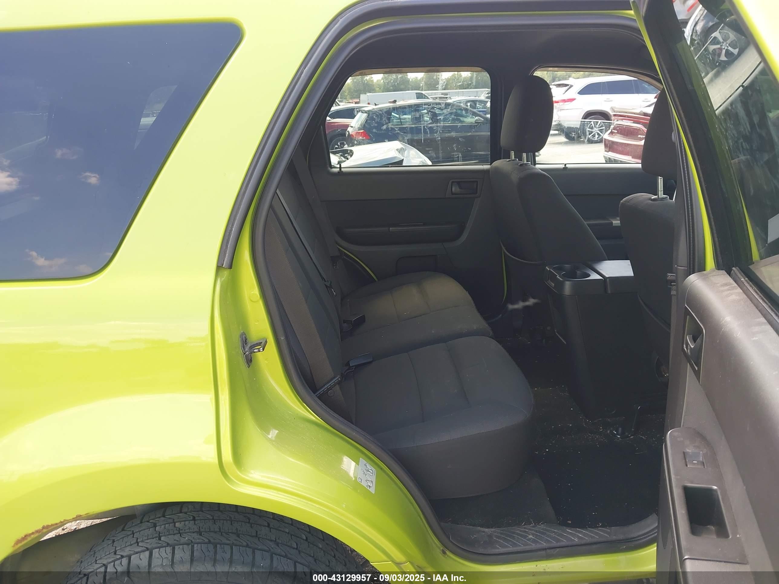 FORD ESCAPE image 8