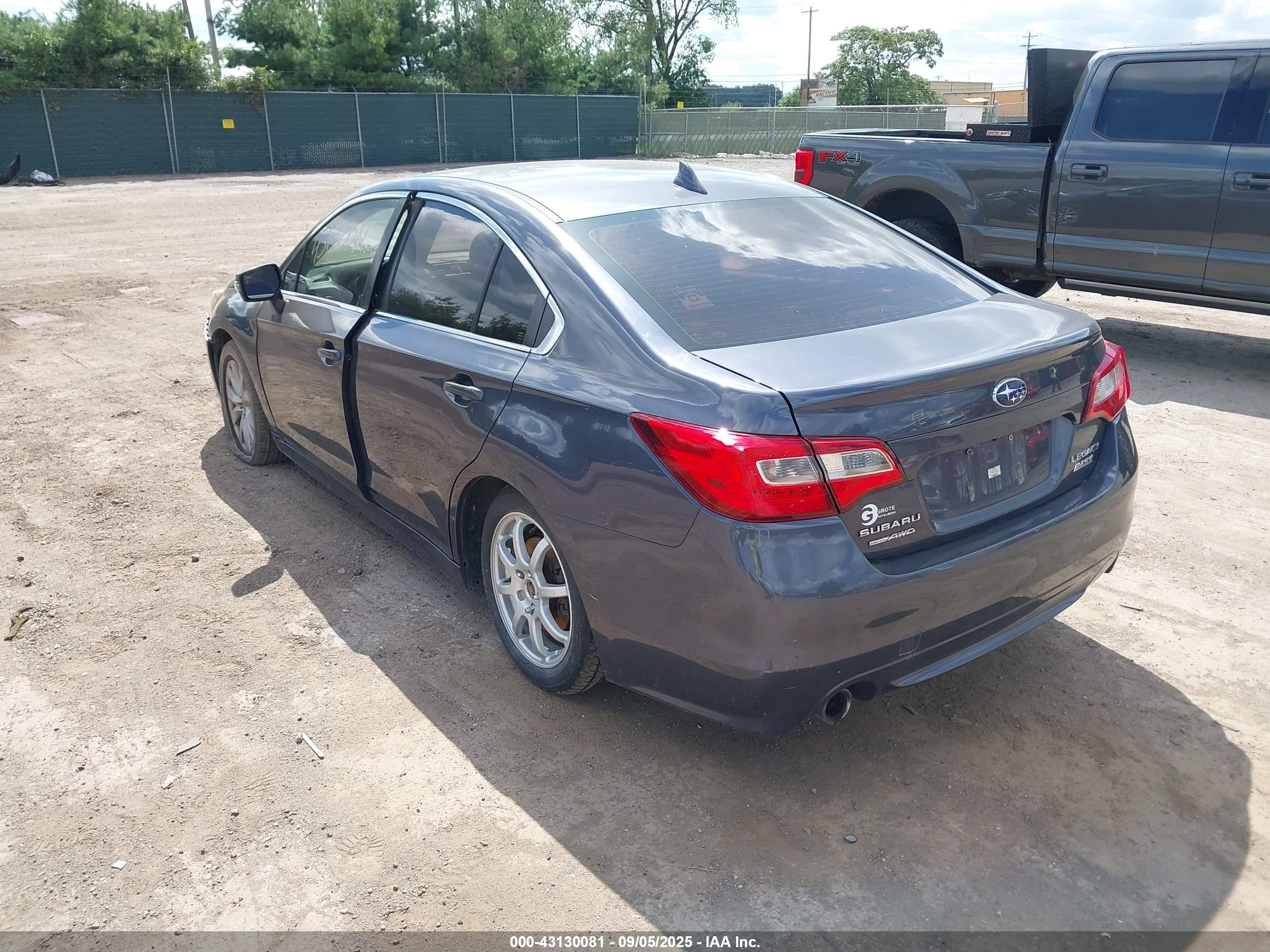 SUBARU LEGACY image 3
