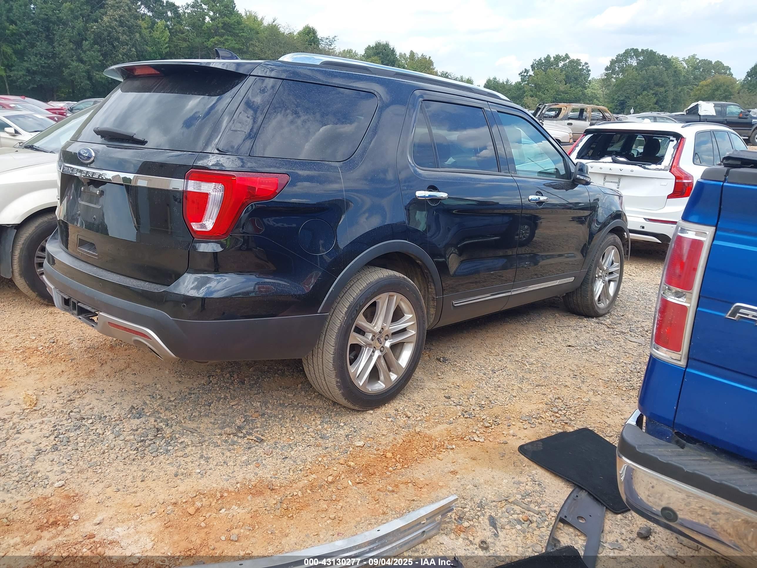 FORD EXPLORER image 4
