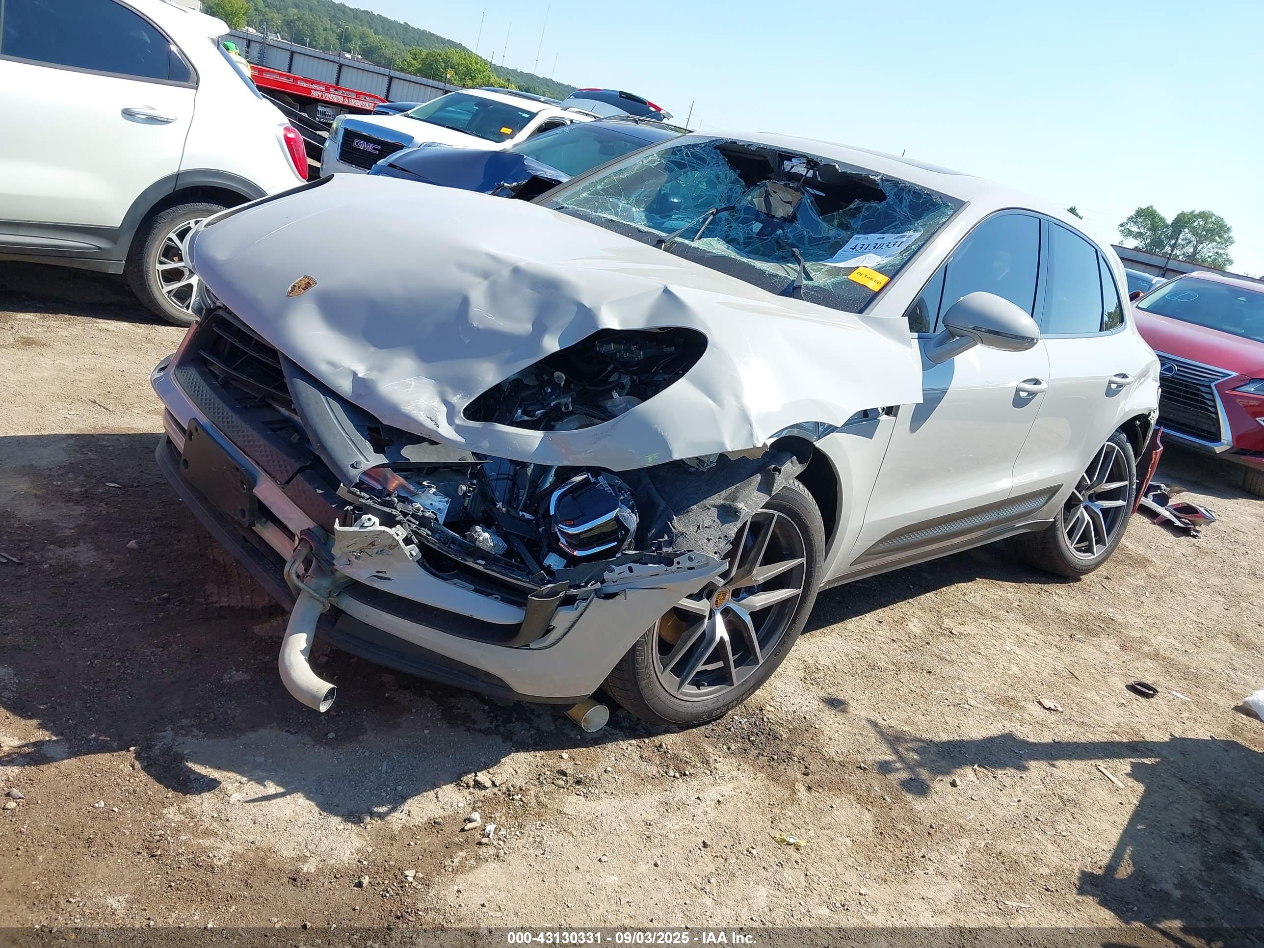 PORSCHE MACAN image 2