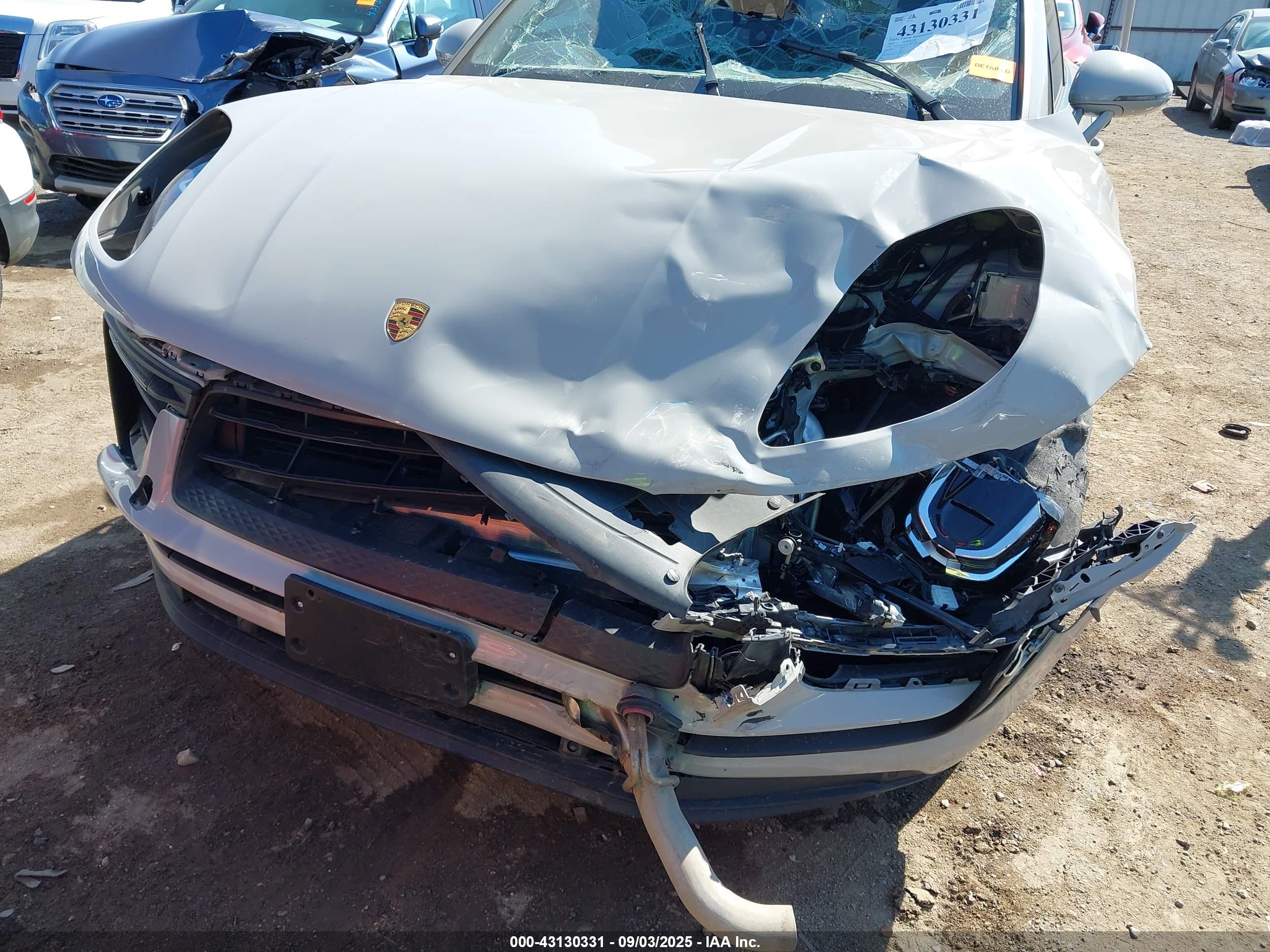 PORSCHE MACAN image 6