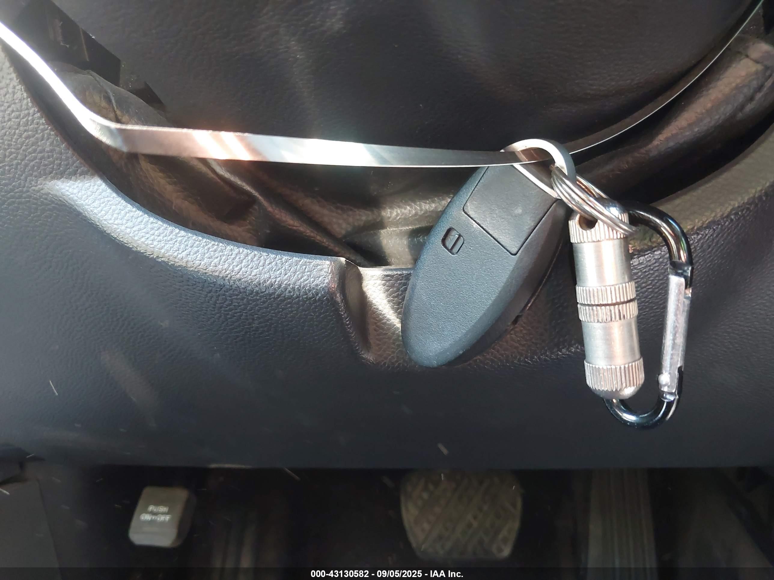 INFINITI QX70 image 11