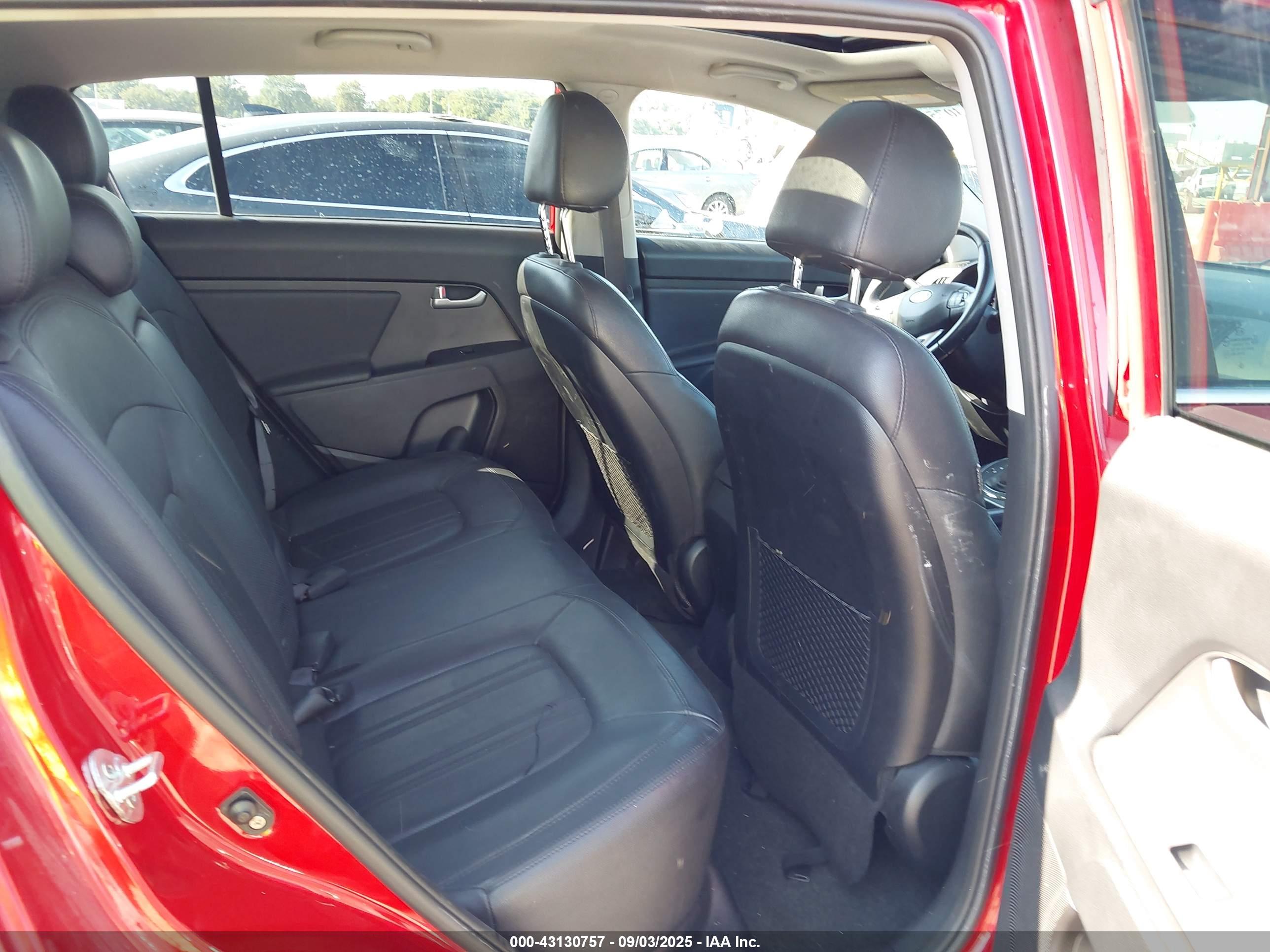 KIA SPORTAGE image 8
