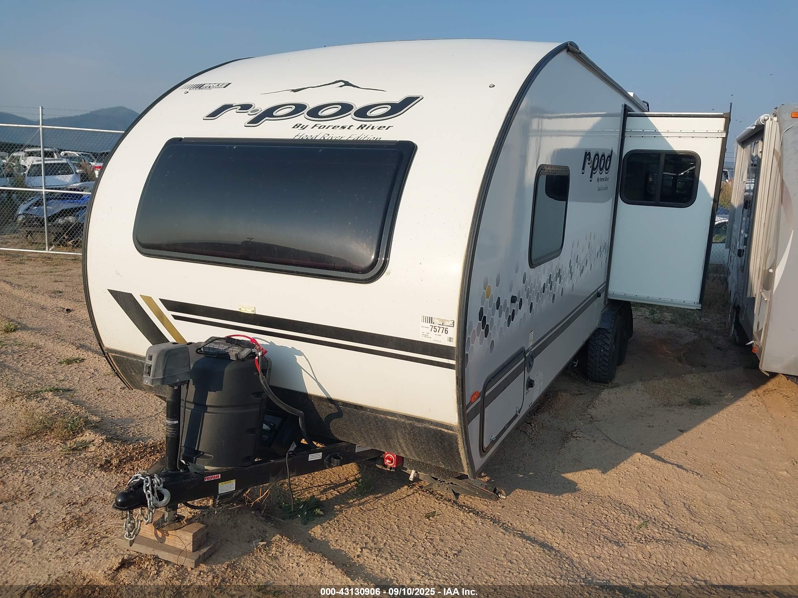 R-POD TRAVEL image 2